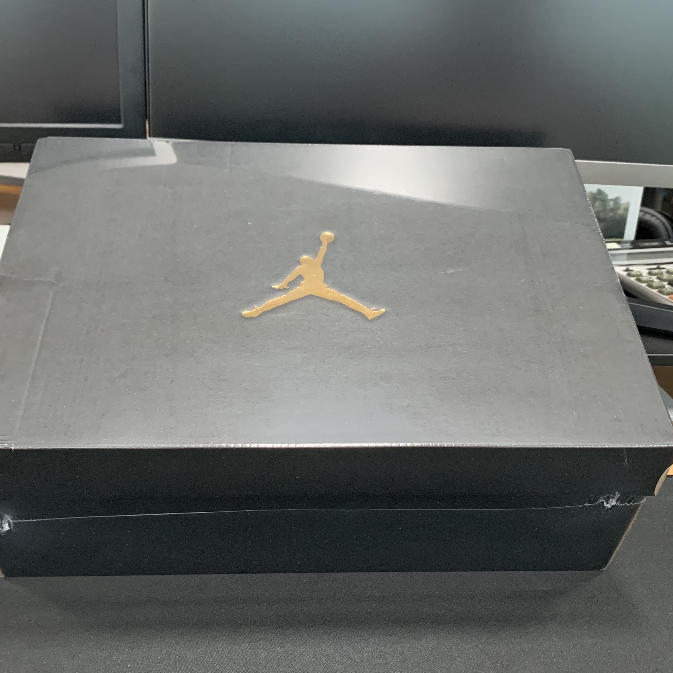Jordan 1 Mid Gym Red Black White 착용 스타일 - 1