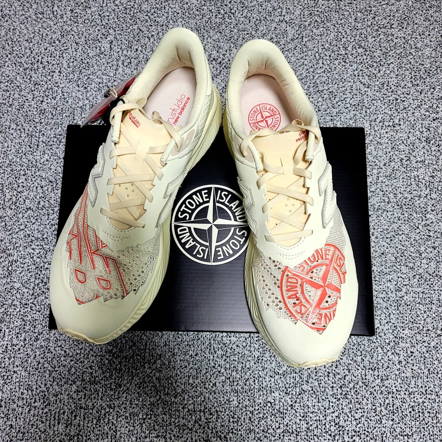 New Balance x Stone Island x Tokyo Design Studio FuelCell RC Elite v2 착용 스타일 - 2