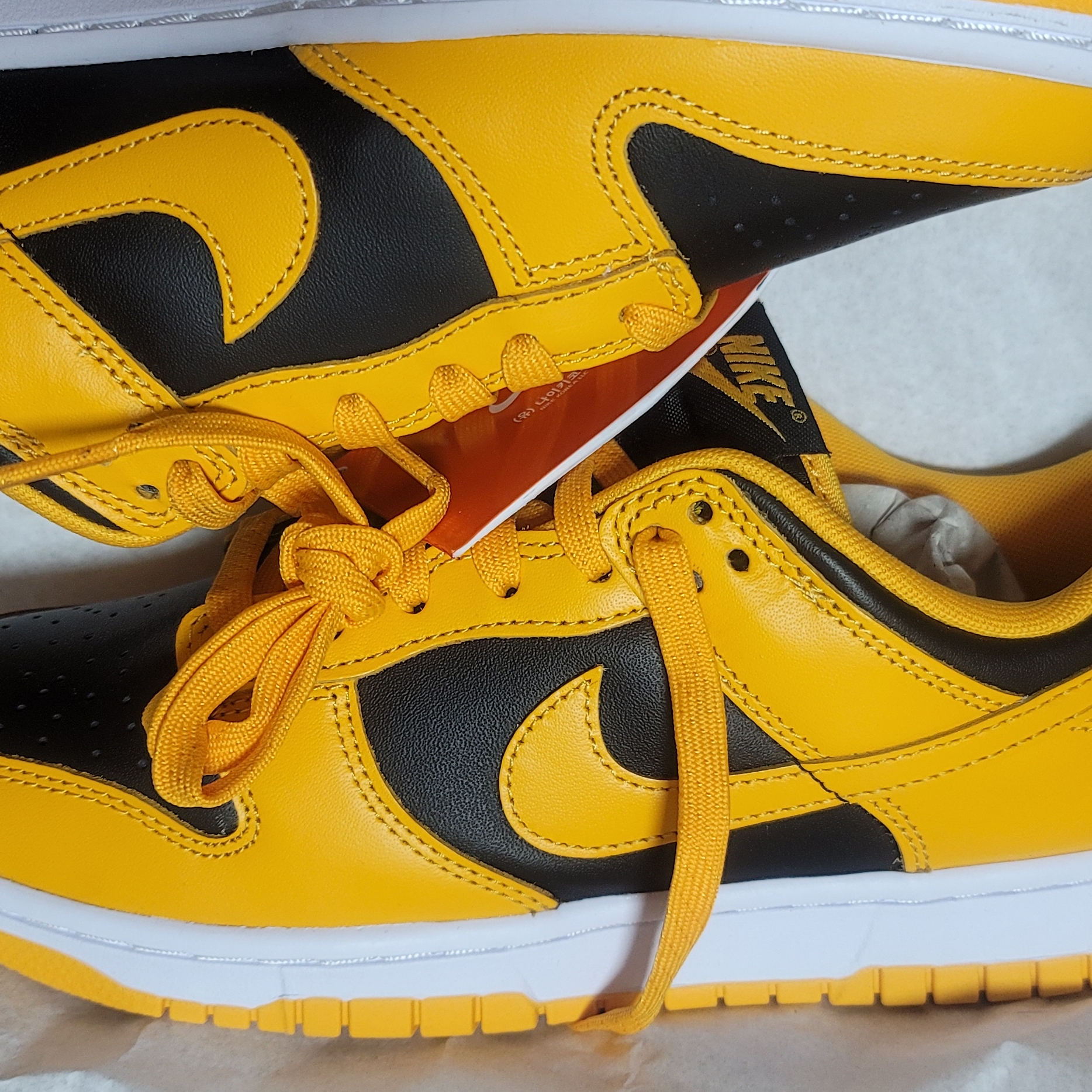 Nike Dunk Low Retro Championship Goldenrod 착용 스타일 - 2