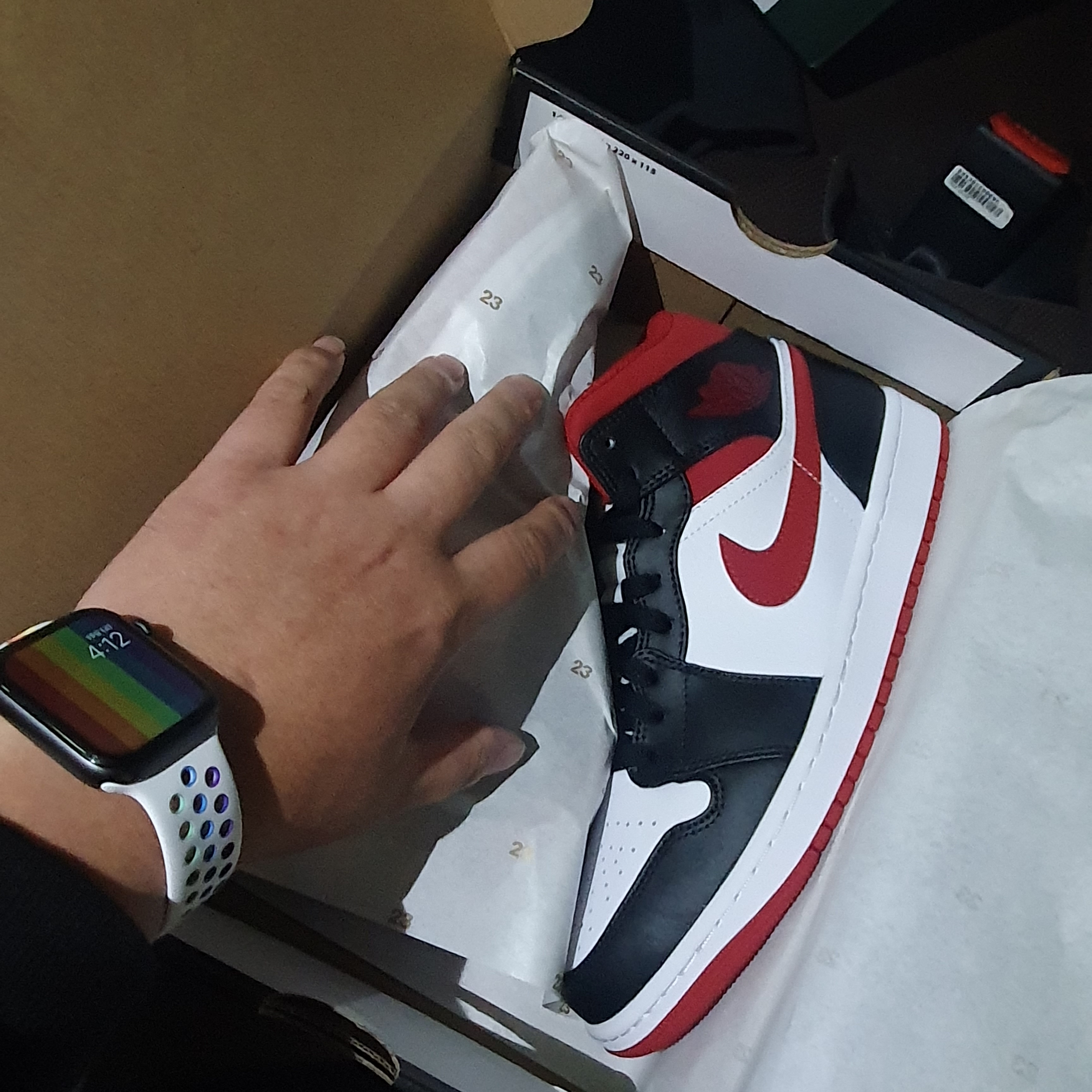 Jordan 1 Mid Gym Red Black White 착용 스타일