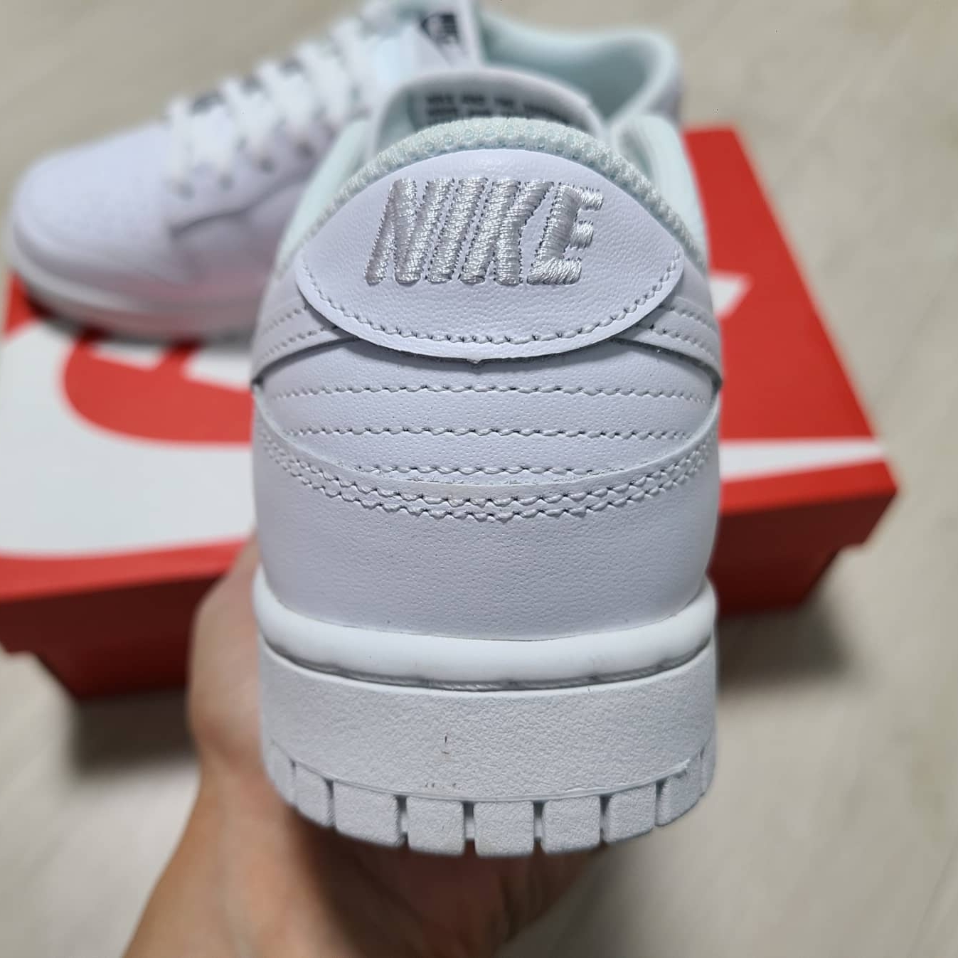 (W) Nike Dunk Low Triple White 착용 스타일 - 3