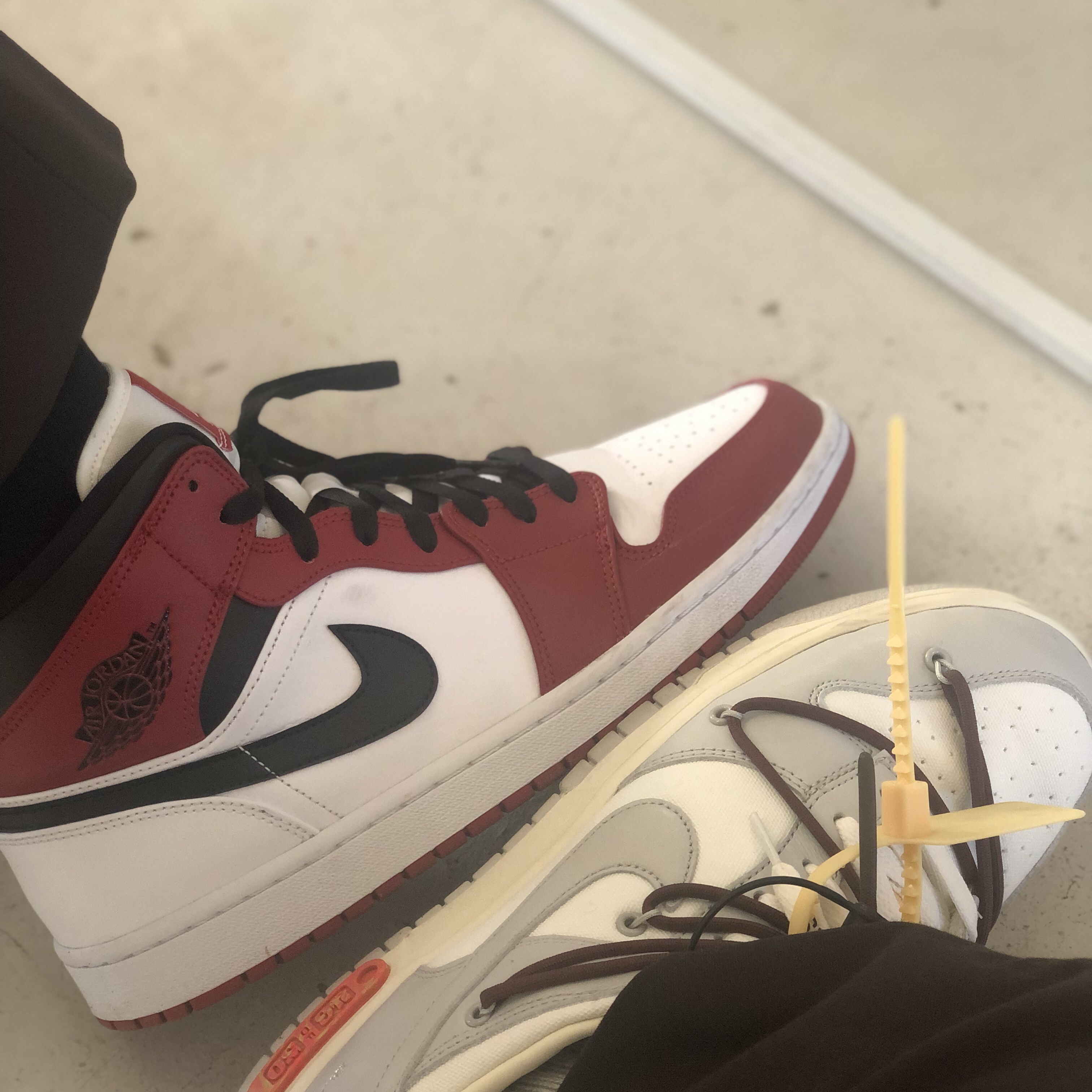 Jordan 1 Mid Chicago 2020, Nike x Off-White Dunk Low The 50 - Lot 46 착용 스타일
