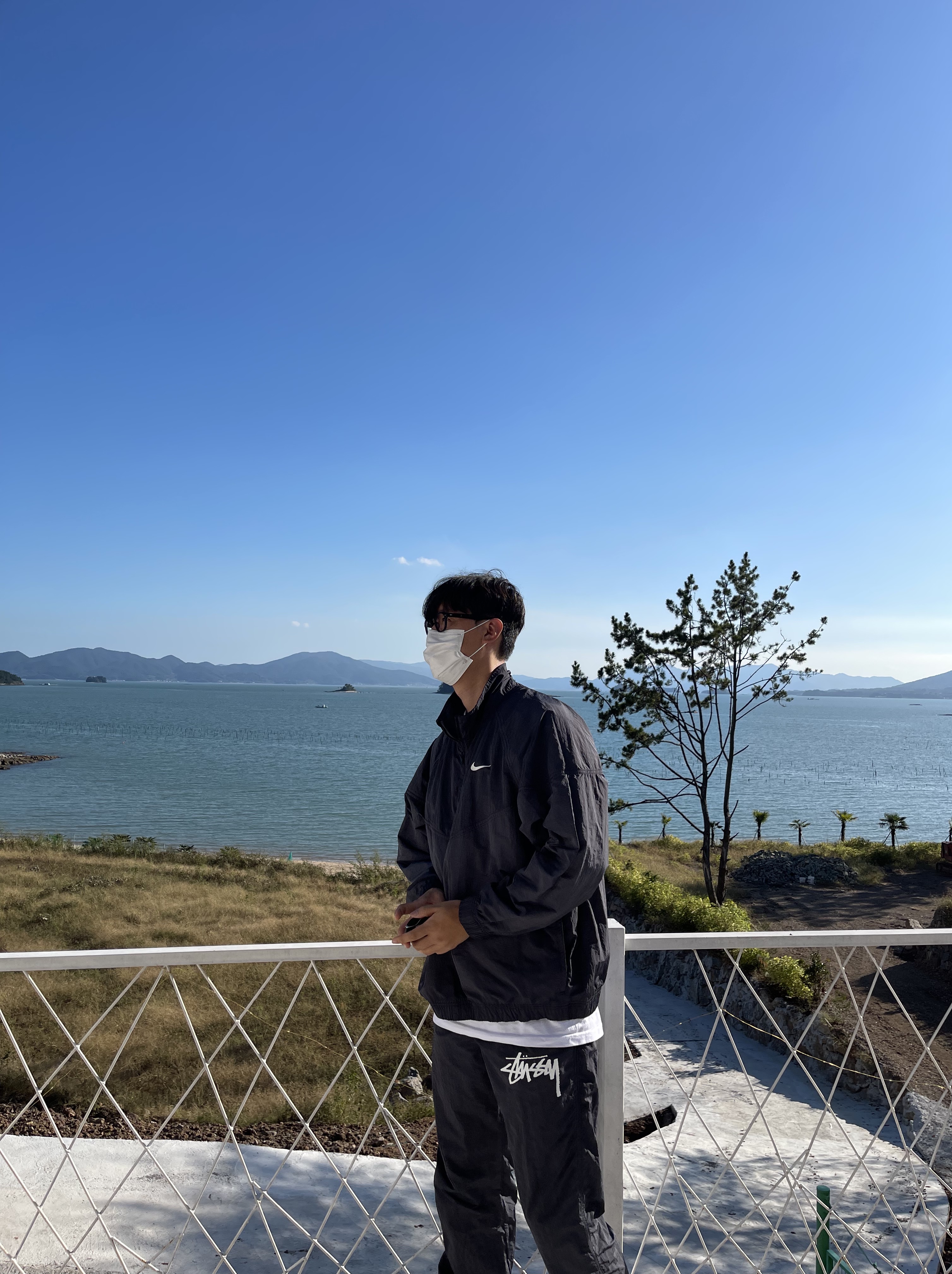 Nike x Stussy Windrunner Jacket Off Noir, Nike x Stussy Beach Pants Off Noir 착용 스타일 - 1