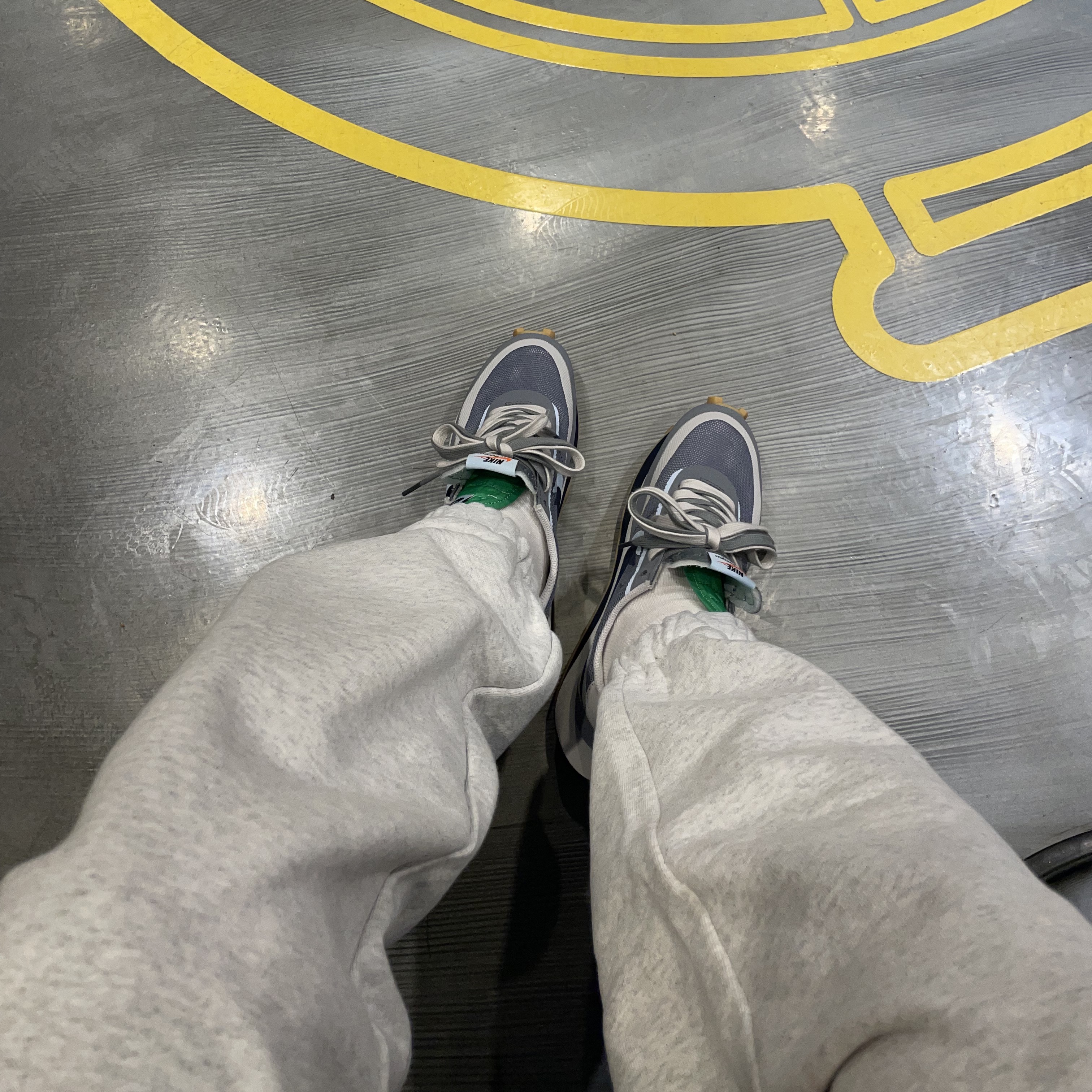 Nike x Sacai x Clot LDWaffle Cool Grey 착용 스타일 - 1