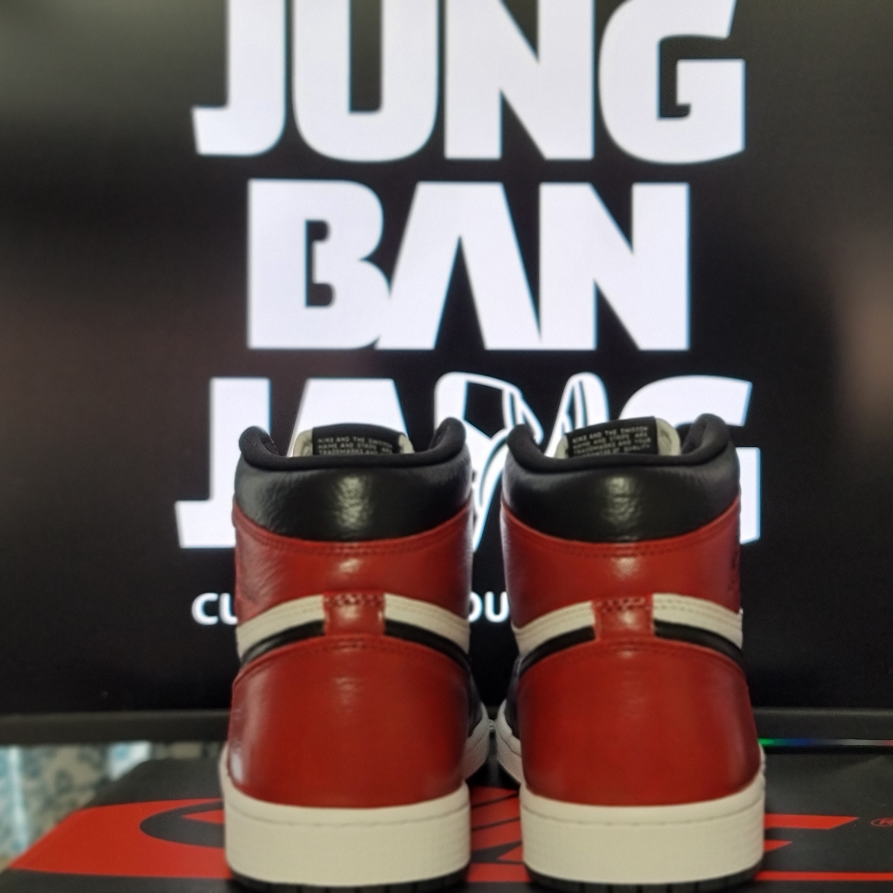 Jordan 1 Retro High OG Light Fusion Red 착용 스타일 - 3