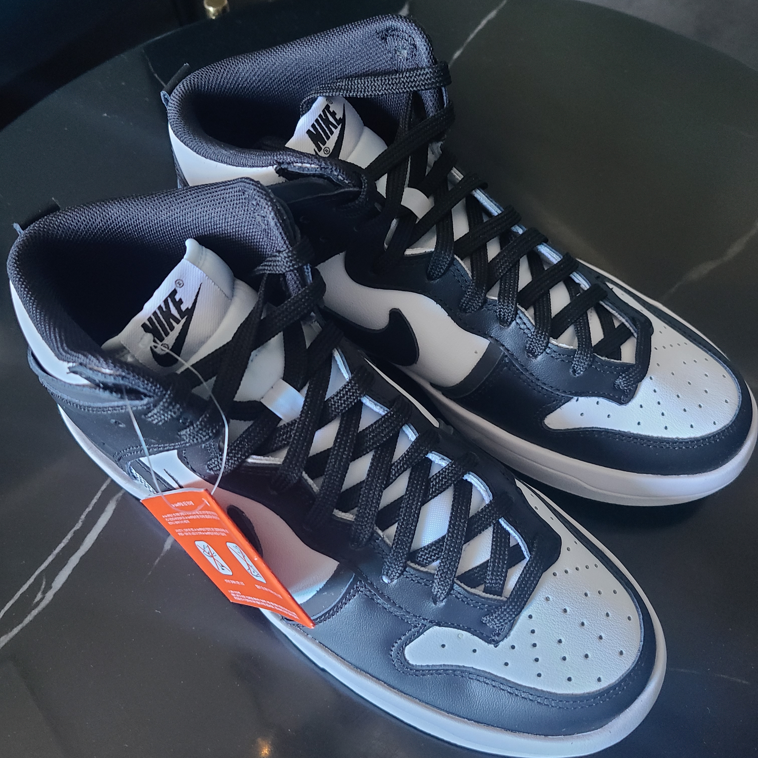(W) Nike Dunk High Up Black and White 착용 스타일 - 2