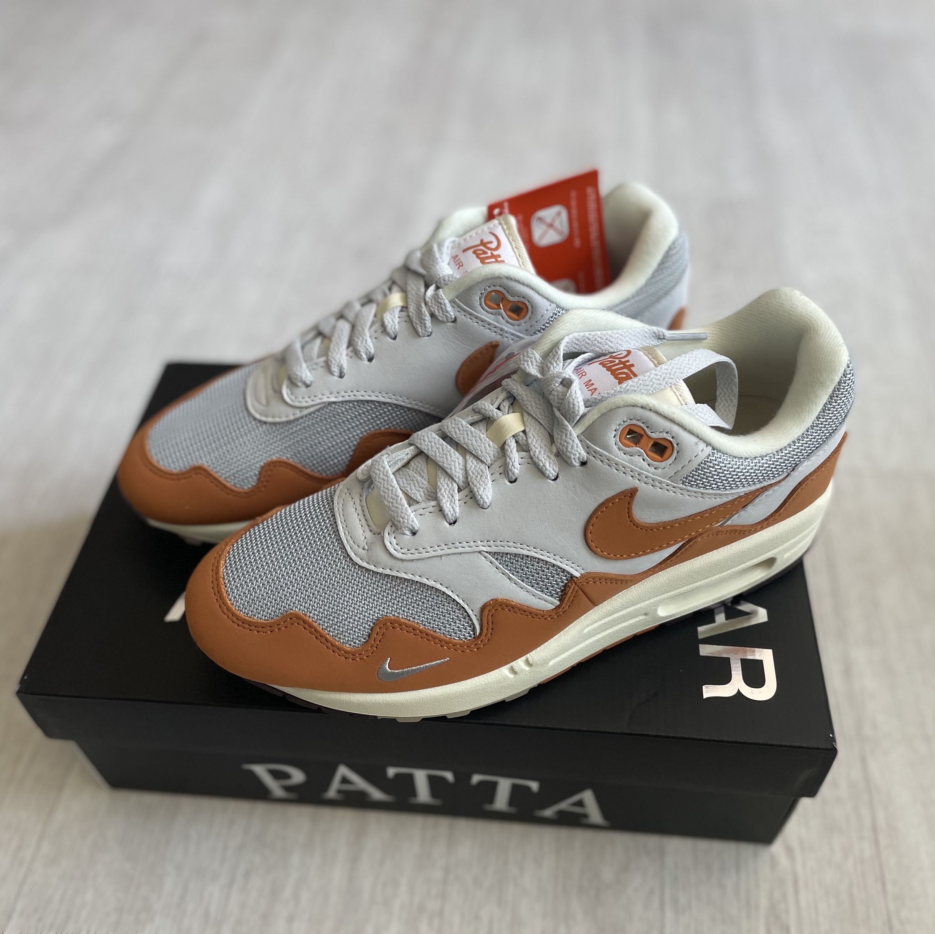 Nike x Patta Air Max 1 Monarch 착용 스타일