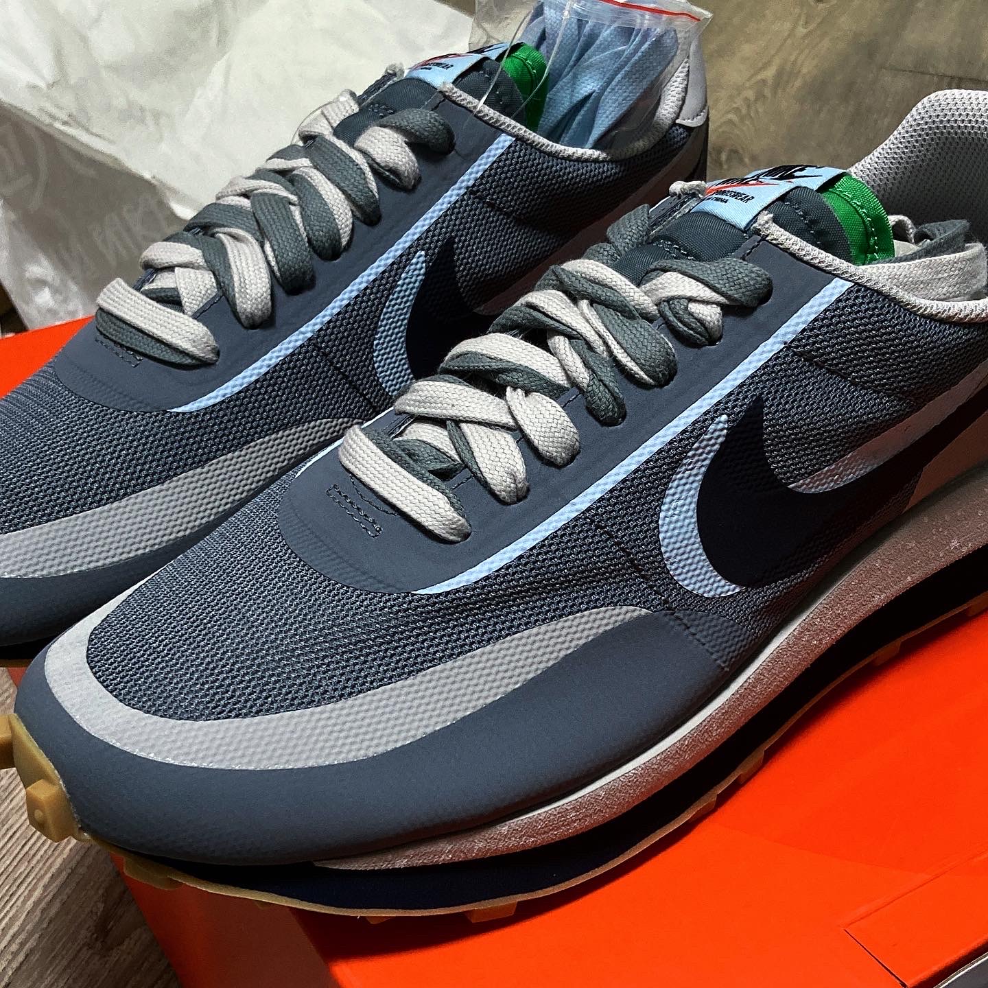 Nike x Sacai x Clot LDWaffle Cool Grey 착용 스타일 - 1