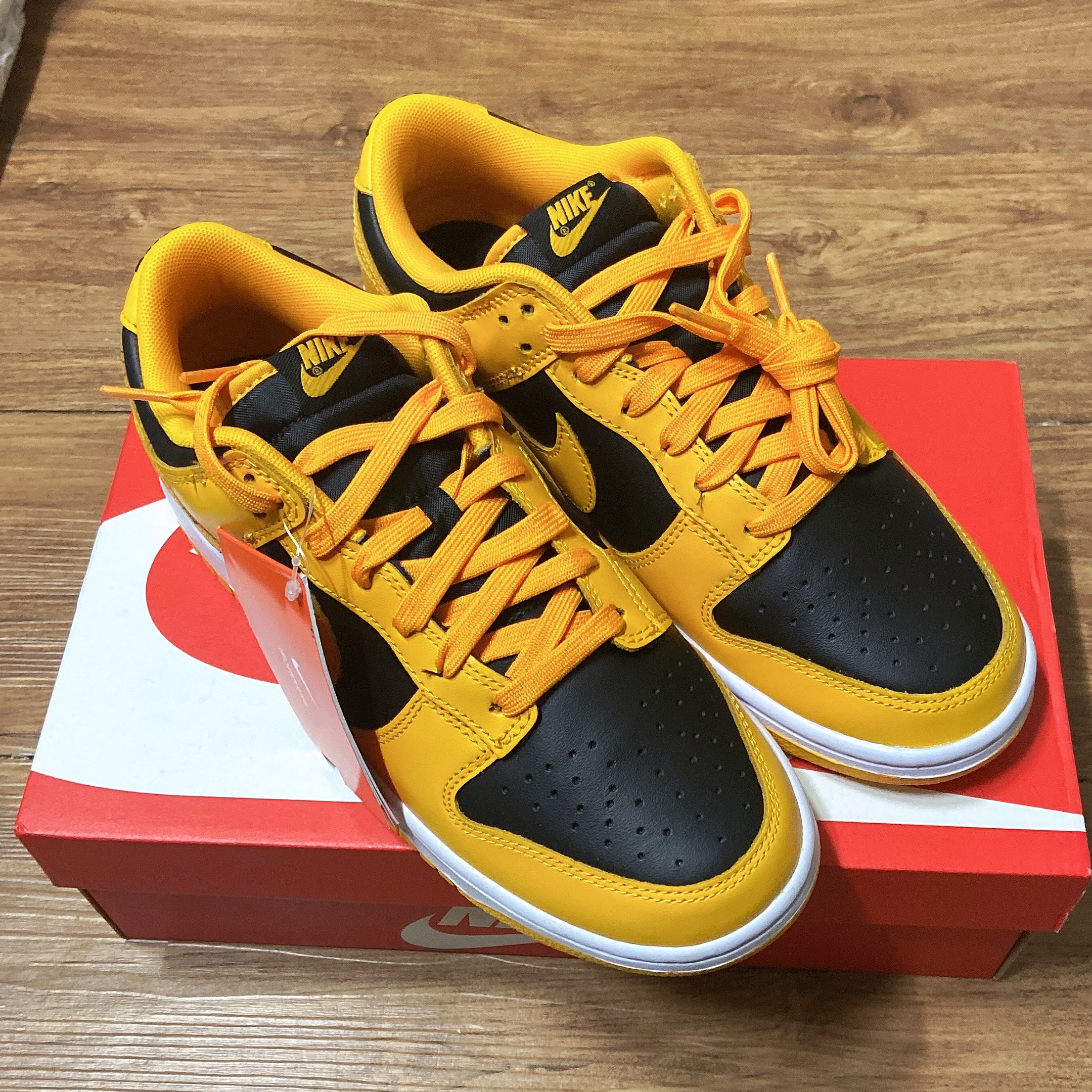 Nike Dunk Low Retro Championship Goldenrod 착용 스타일