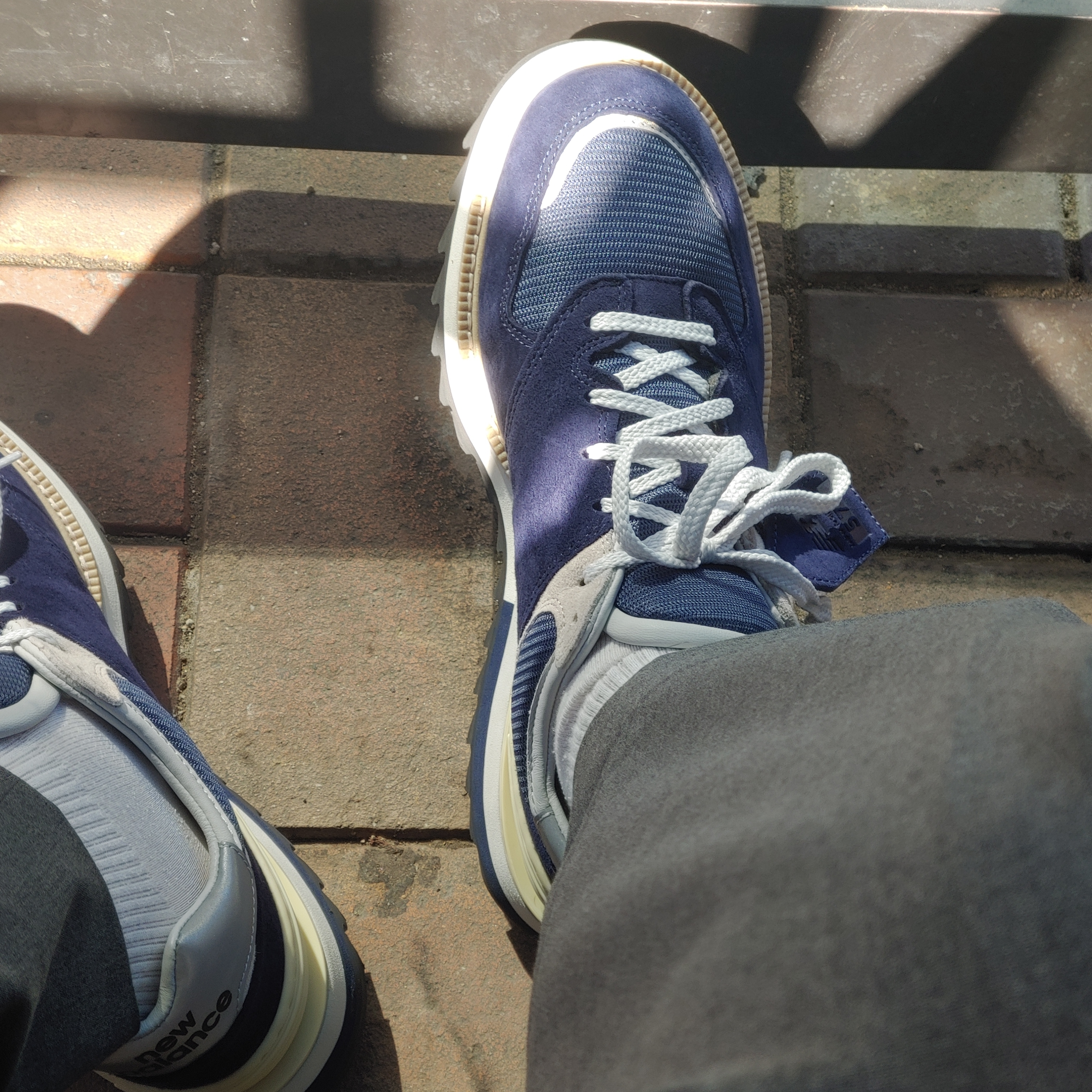 New Balance x Tokyo Design Studio 574 Navy Blue 착용 스타일 - 2