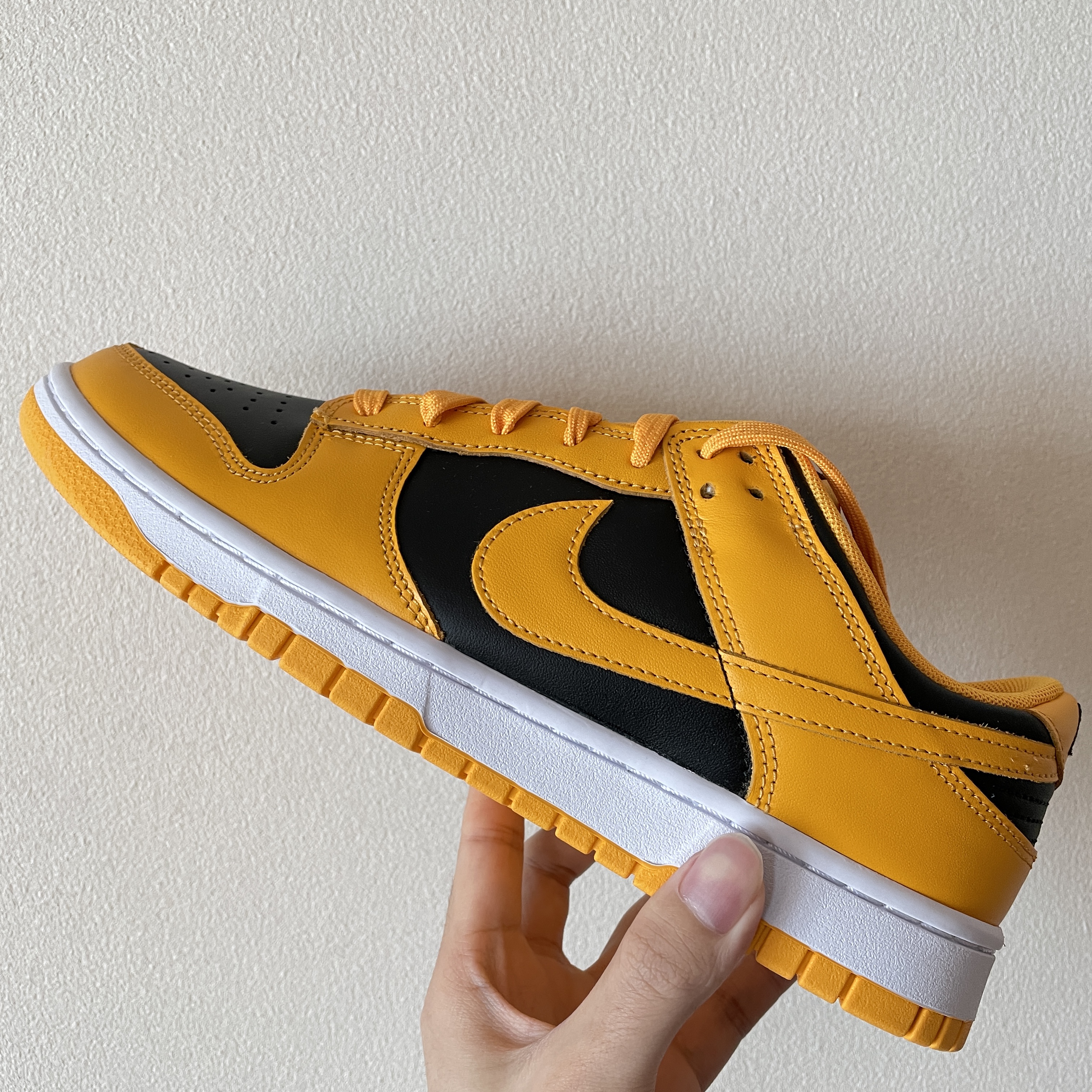 Nike Dunk Low Retro Championship Goldenrod 착용 스타일