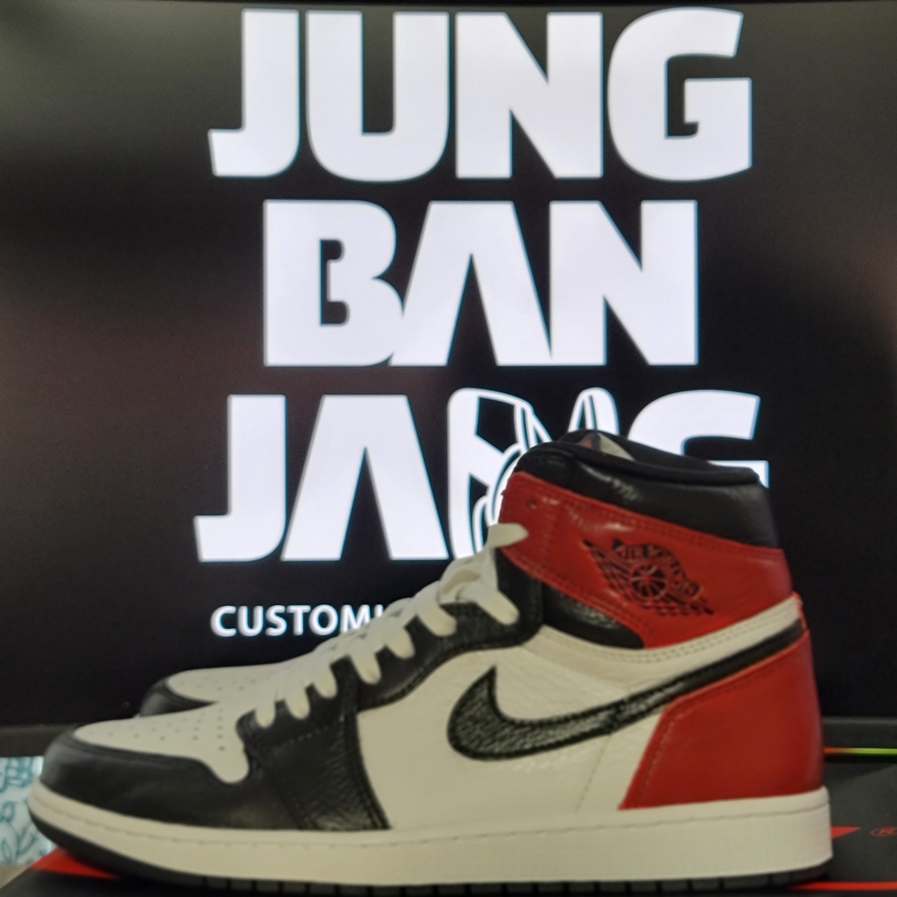 Jordan 1 Retro High OG Light Fusion Red 착용 스타일 - 2