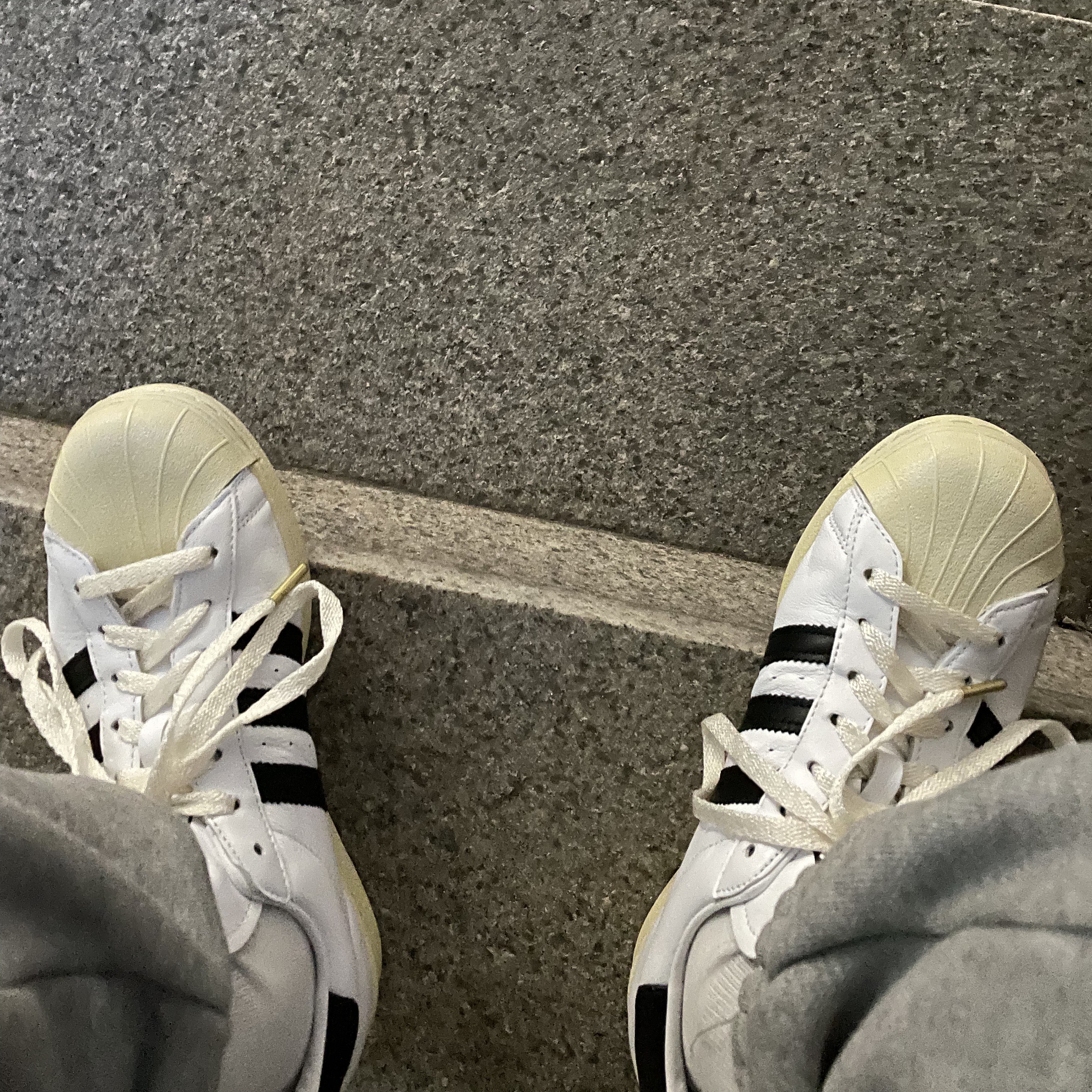Adidas Superstar Premium White Black 착용 스타일