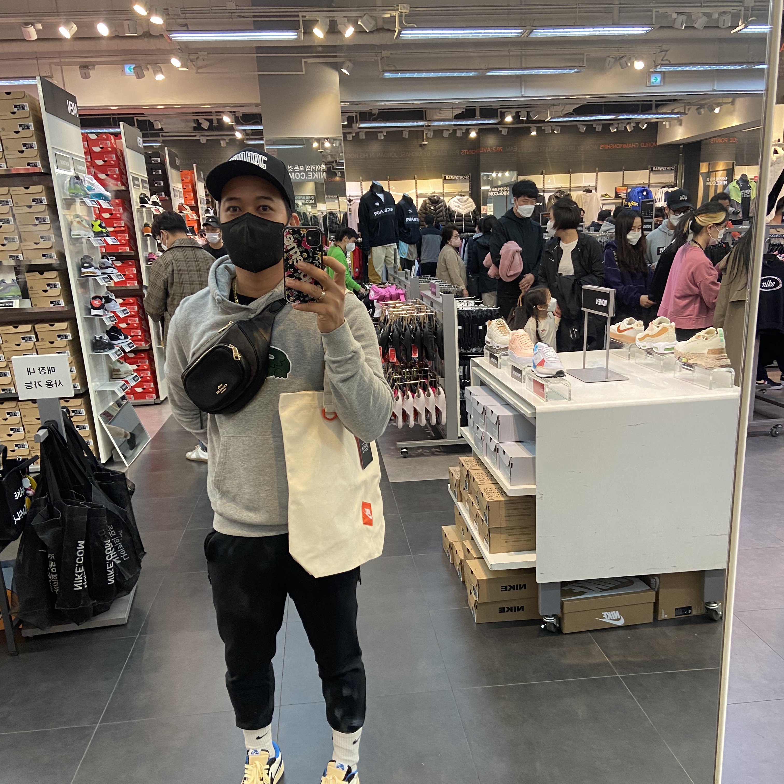 Jordan 1 x Travis Scott x Fragment Retro Low OG SP Military Blue 착용 스타일