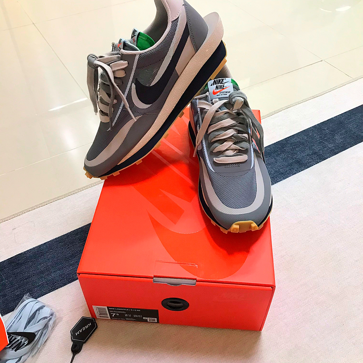 Nike x Sacai x Clot LDWaffle Cool Grey 착용 스타일 - 1