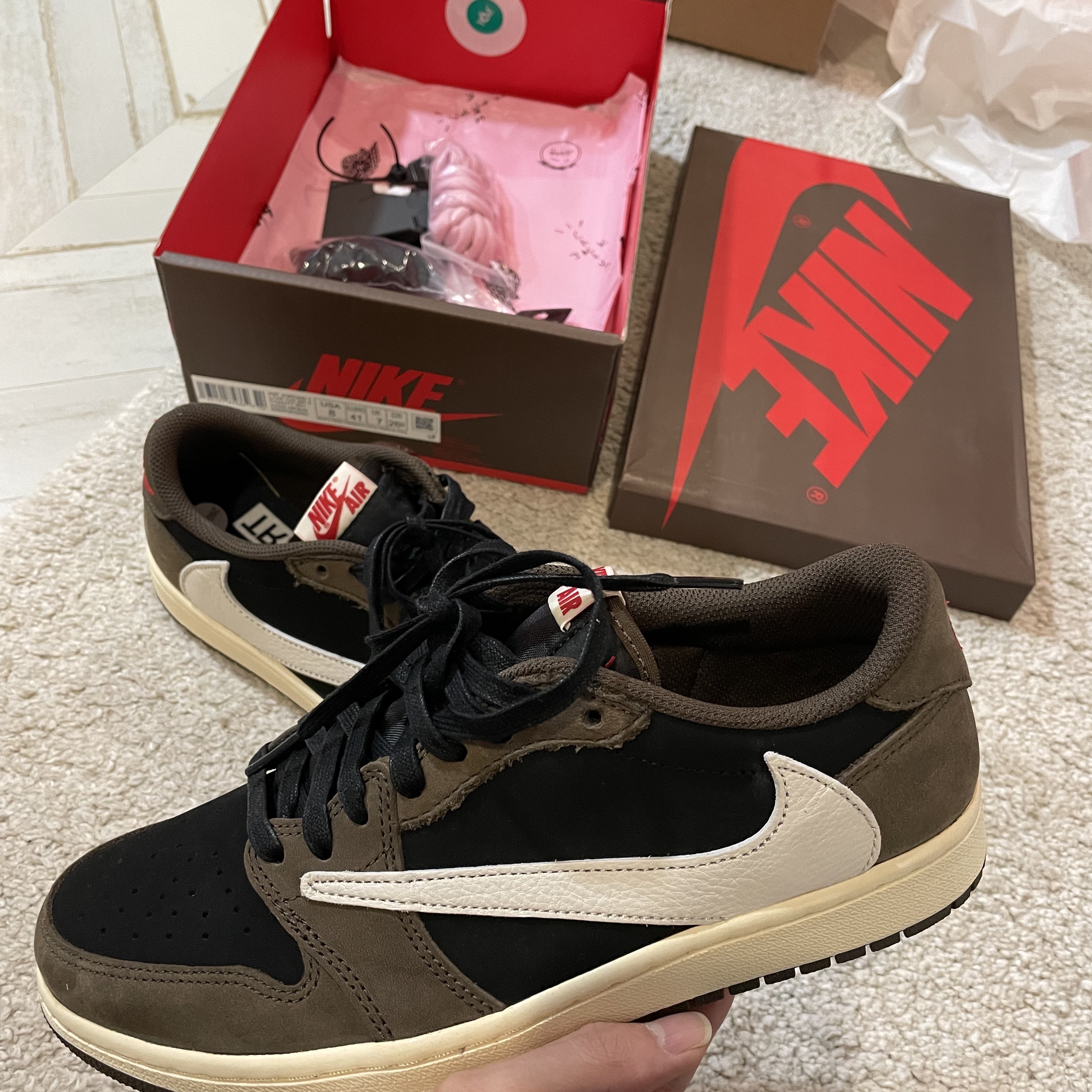 Jordan 1 x Travis Scott Retro Low OG SP Mocha 착용 스타일