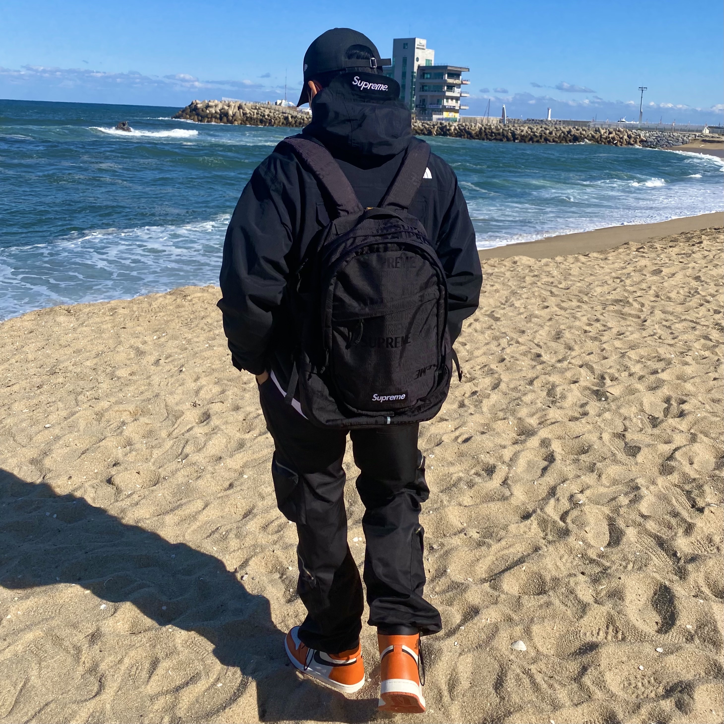 Jordan 1 Retro High OG Reverse Shattered Backboard, Supreme x The North Face Cargo Jacket Black - 20SS 착용 스타일 - 2