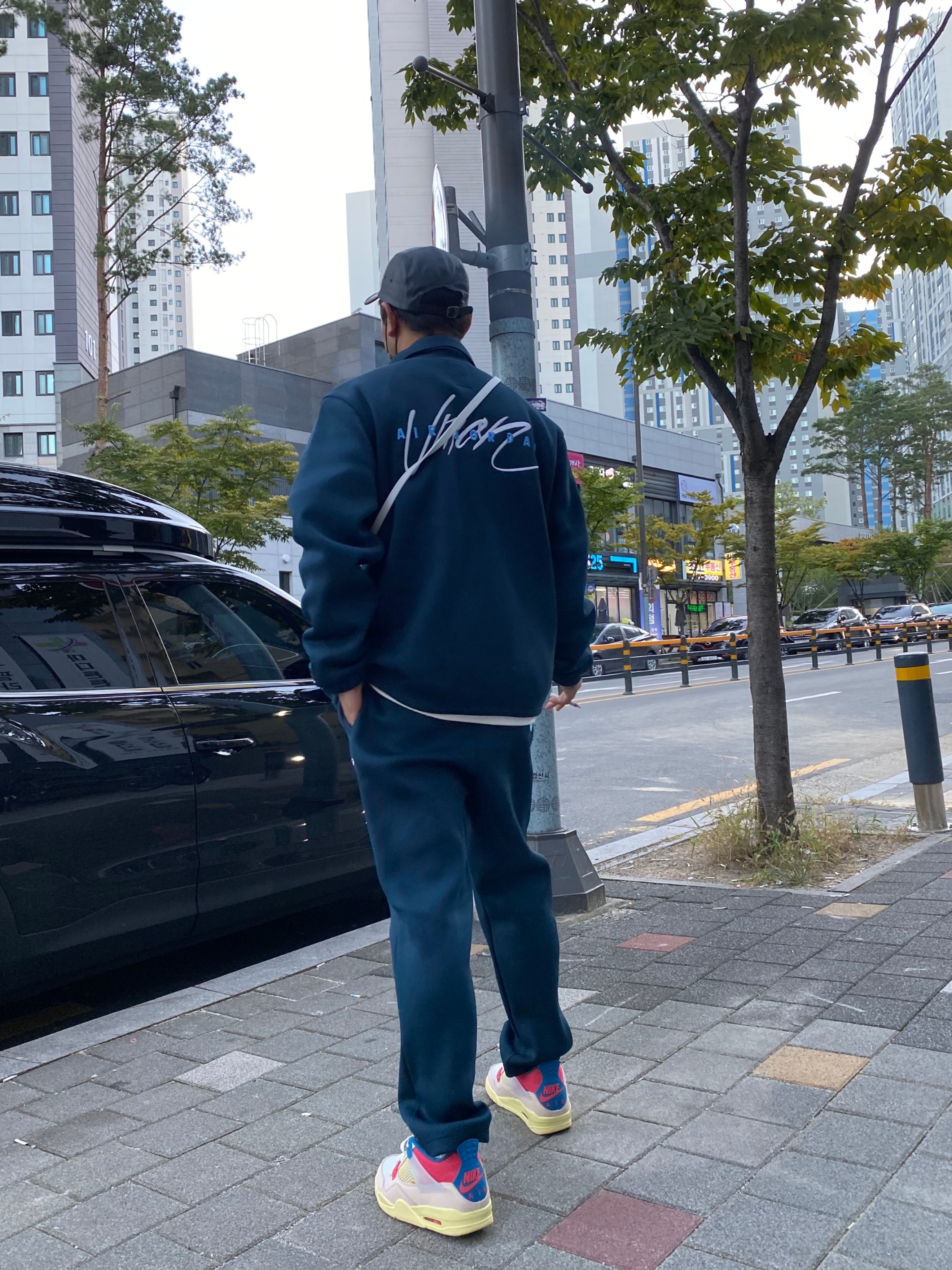 Jordan 4 x Union Retro Guava Ice, Jordan x Union Coaches Jacket Navy 착용 스타일