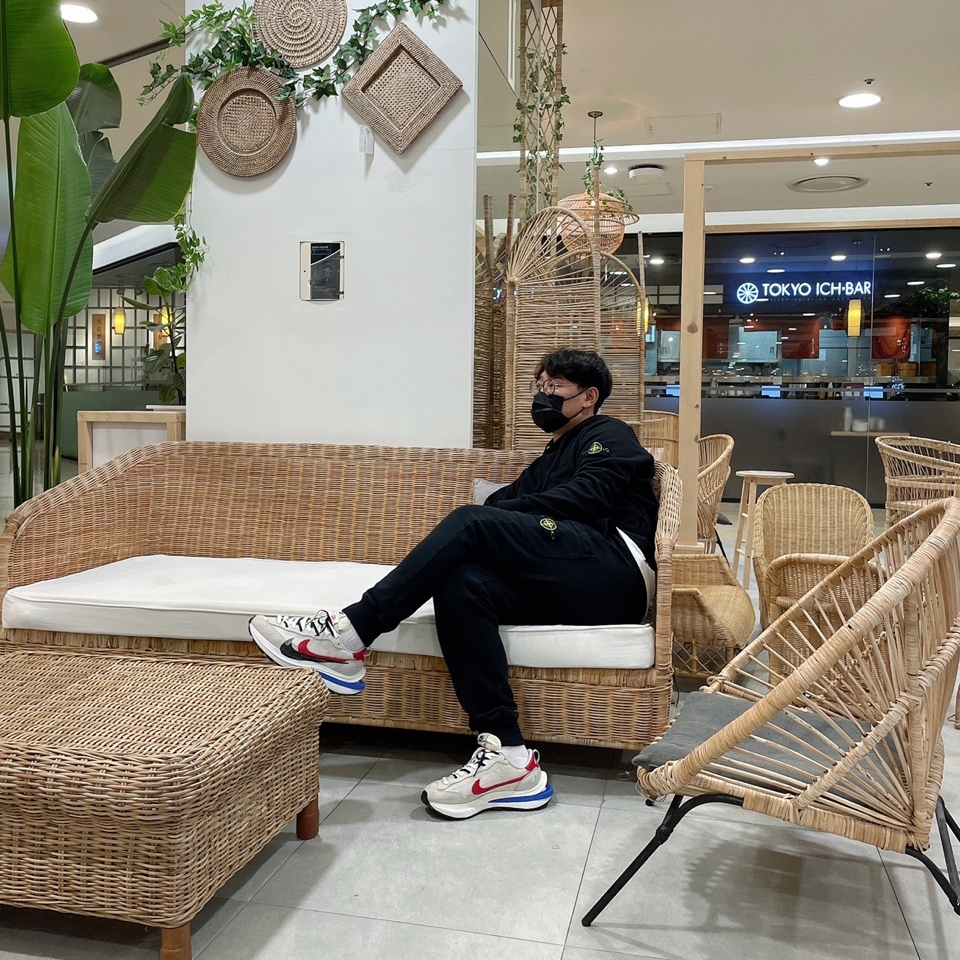 Nike x Sacai VaporWaffle Royal Fuchsia, Stone Island 64520 Cotton Fleece Sweatpants Black - 21FW 착용 스타일