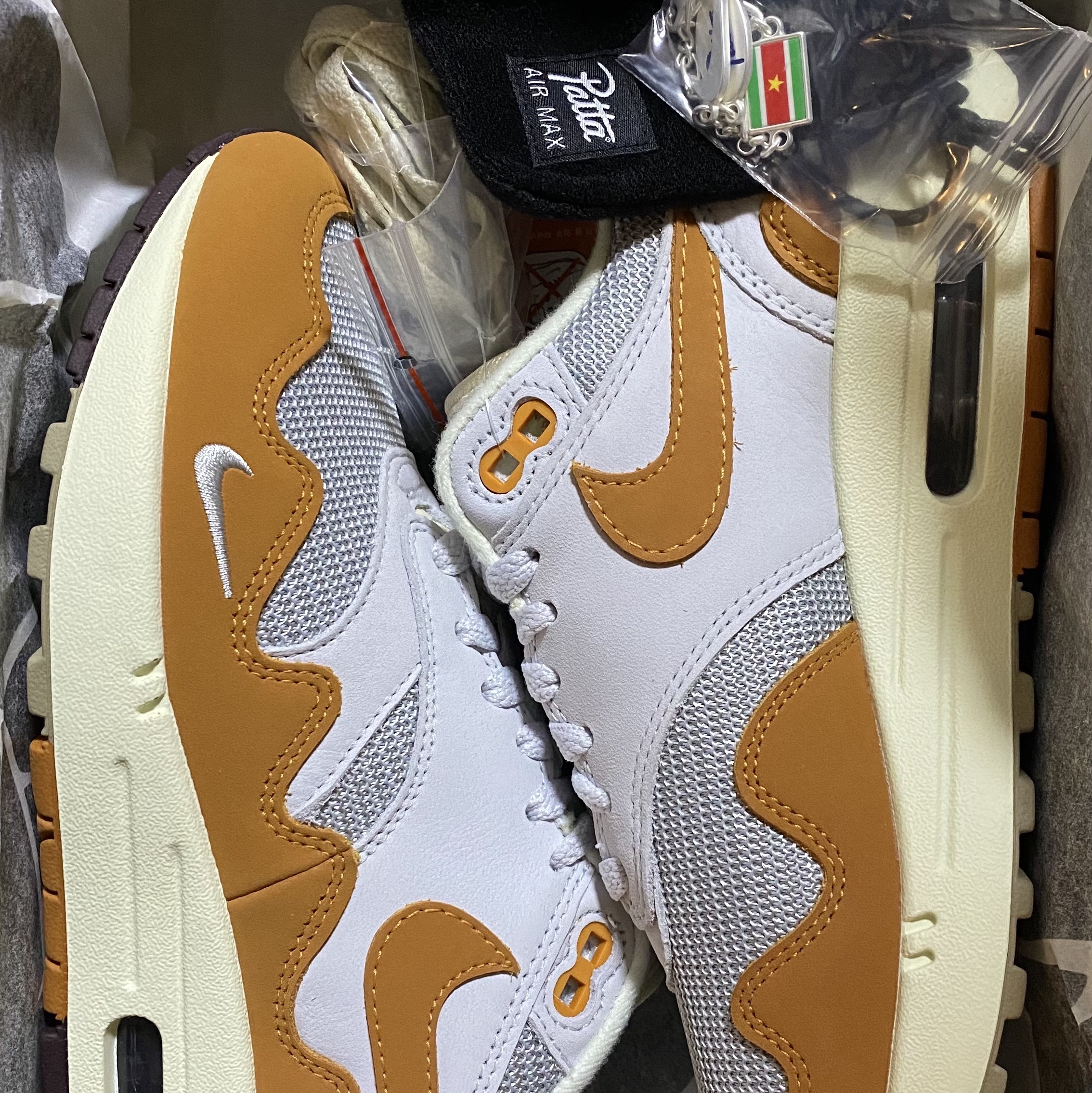 Nike x Patta Air Max 1 Monarch 착용 스타일