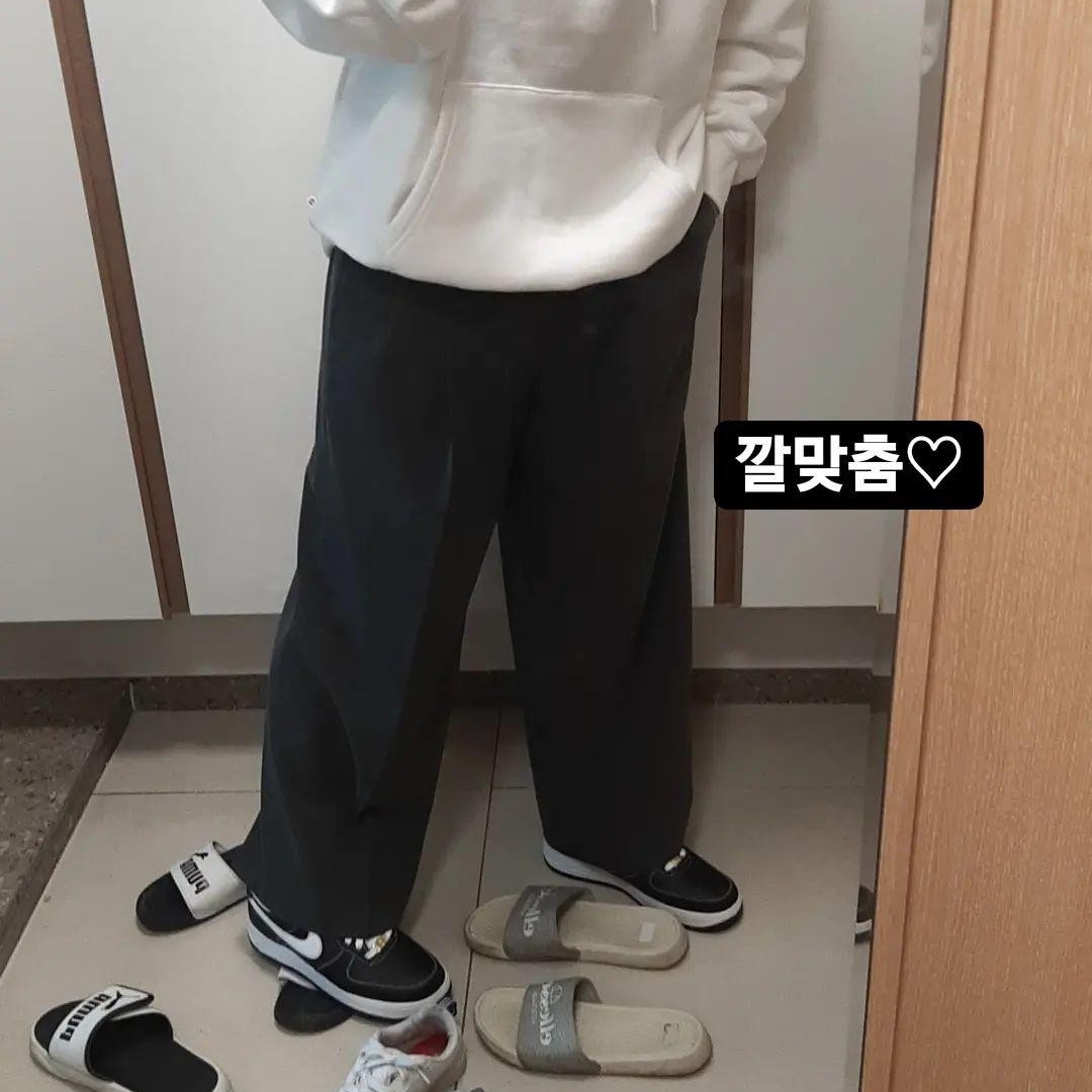 Nike Air Force 1 '07 First Use Black White 착용 스타일 - 1