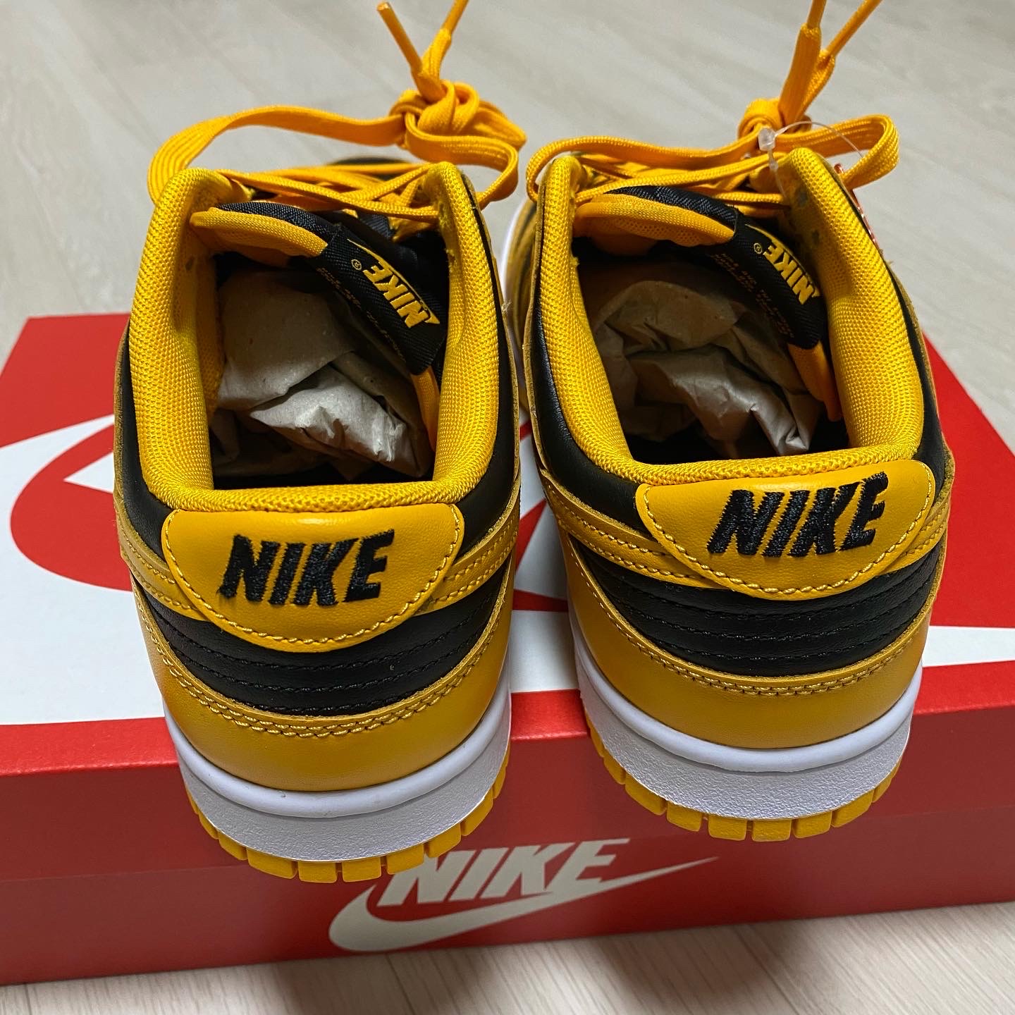 Nike Dunk Low Retro Championship Goldenrod 착용 스타일 - 5
