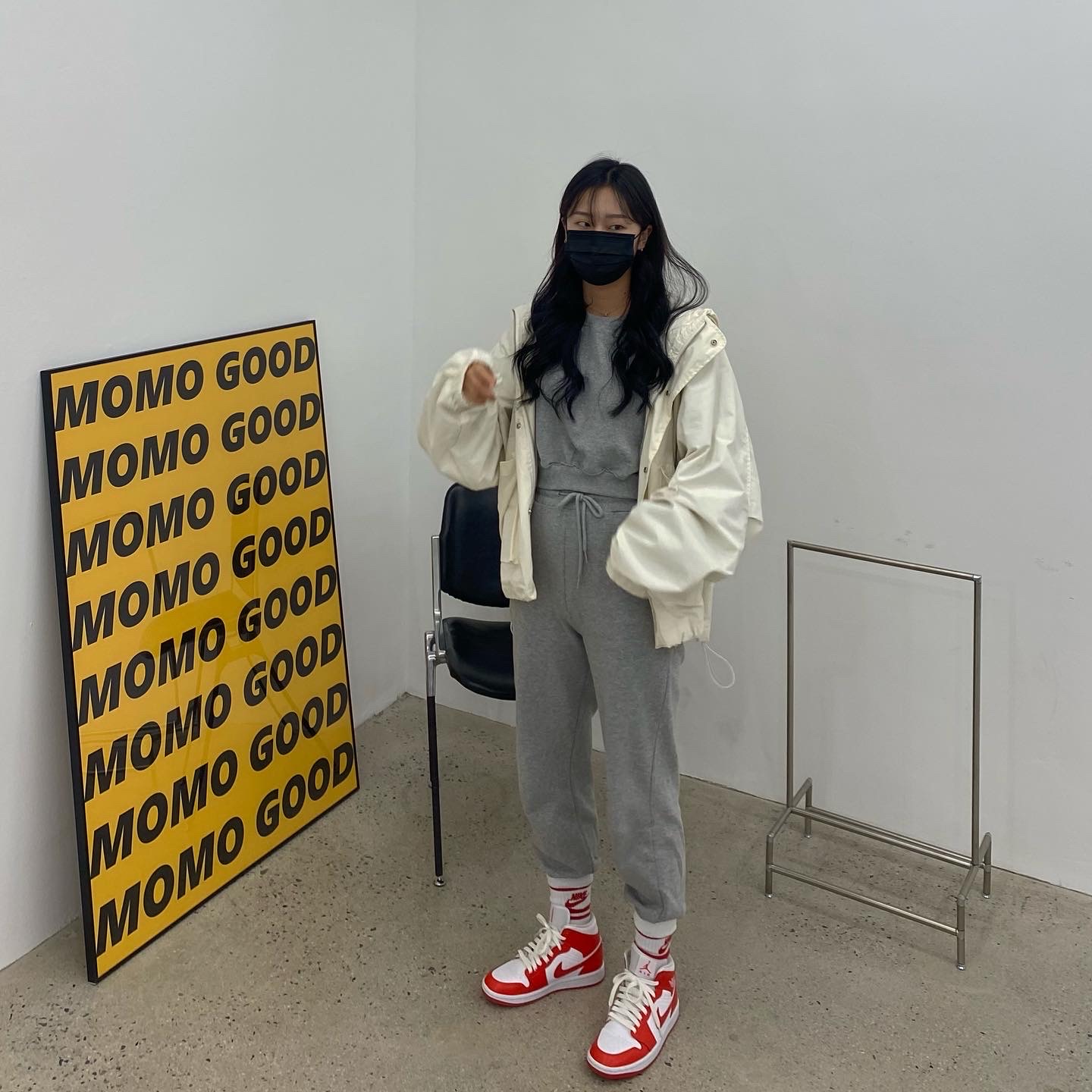 (W) Jordan 1 Mid Habanero Red 착용 스타일 - 2