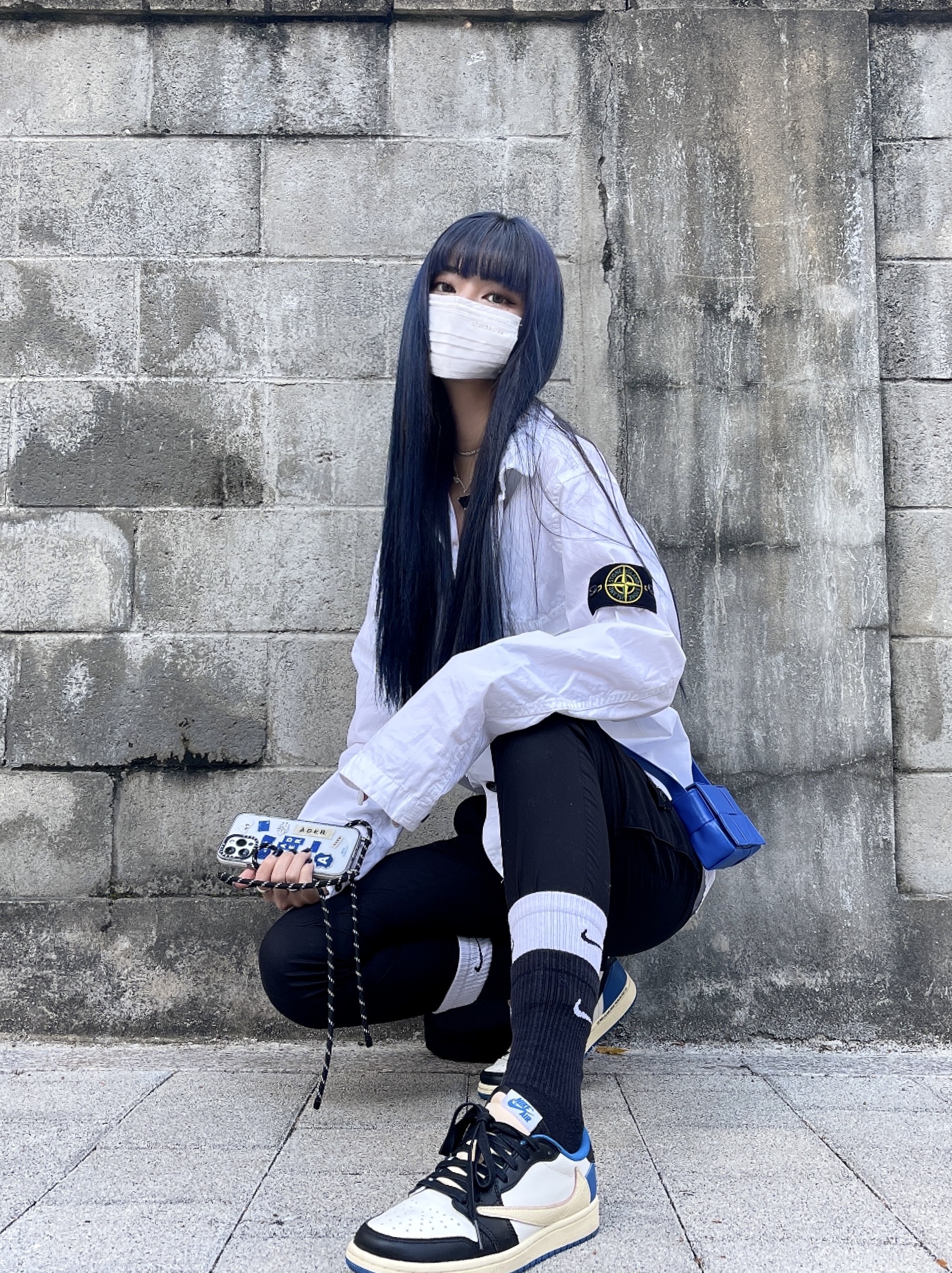 Jordan 1 x Travis Scott x Fragment Retro Low OG SP Military Blue, Nike Everyday Plus Cushioned Training Crew Socks Black White (Korean Ver.) 착용 스타일