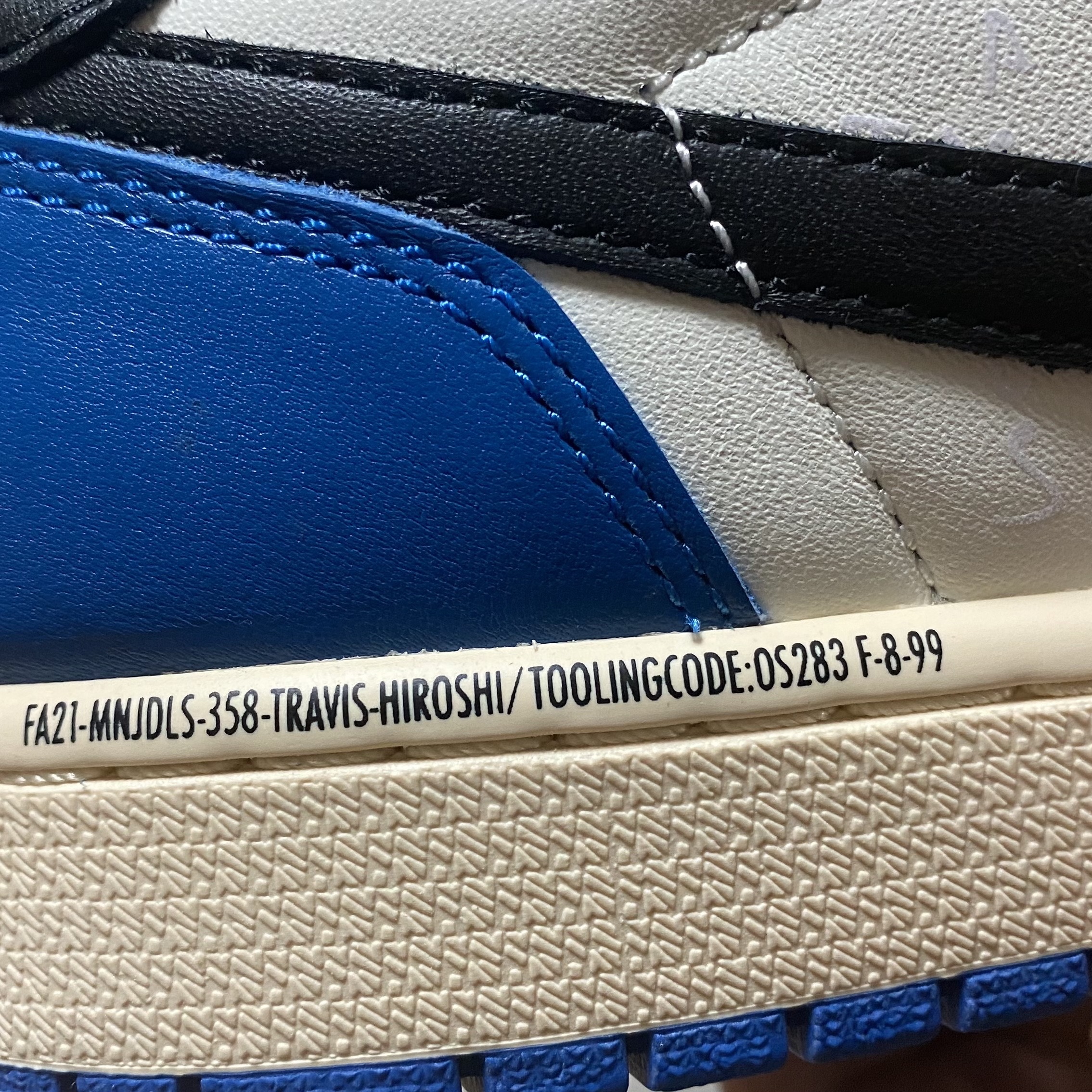 Jordan 1 x Travis Scott x Fragment Retro Low OG SP Military Blue 착용 스타일 - 3