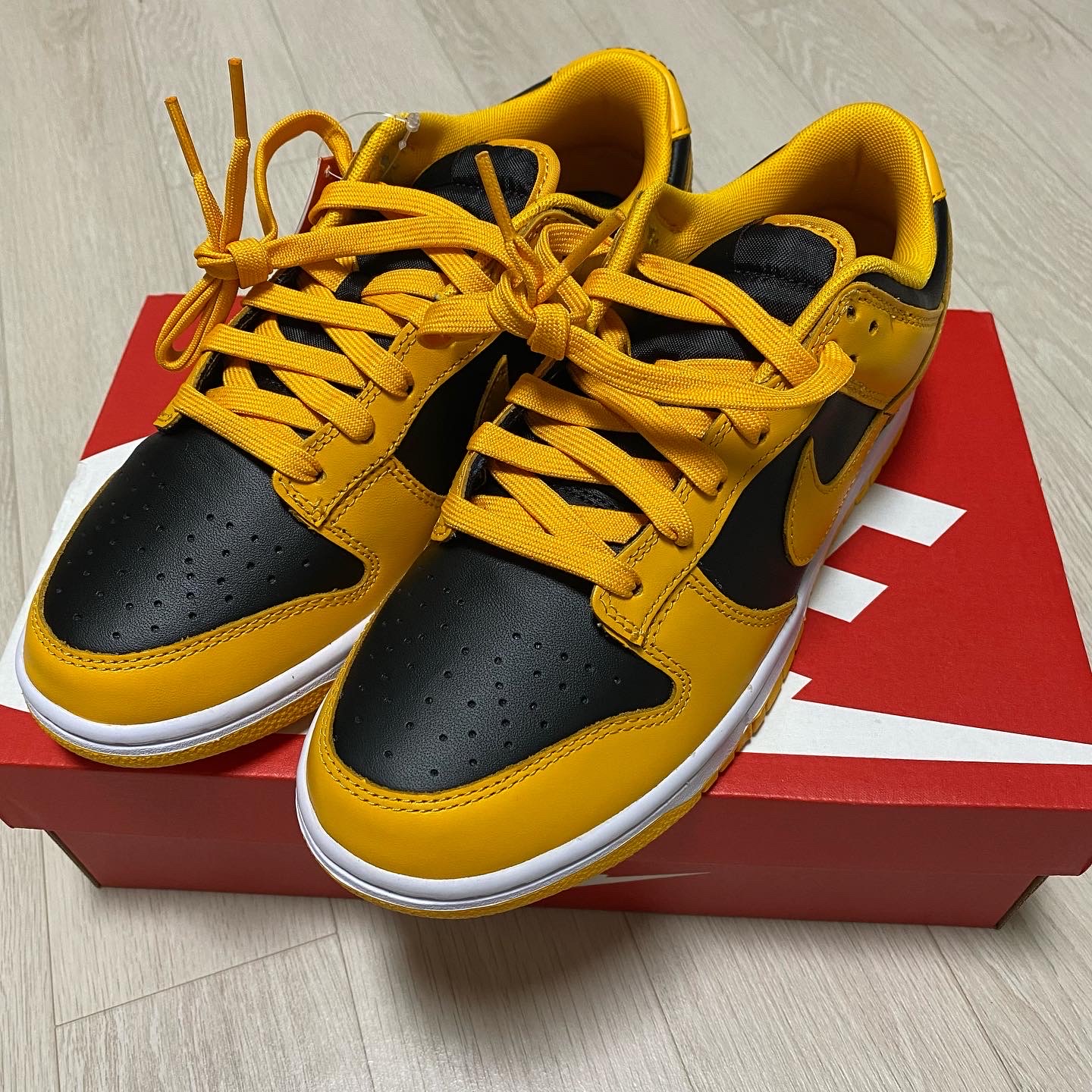 Nike Dunk Low Retro Championship Goldenrod 착용 스타일 - 2