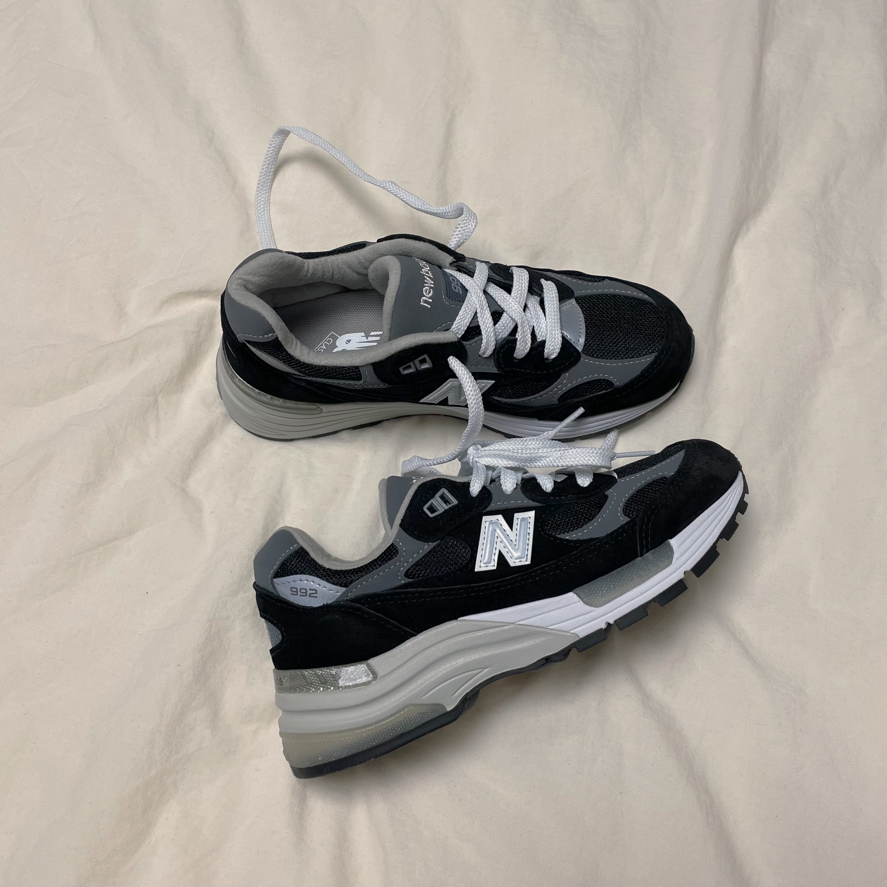 New Balance 992 Made in USA Black Grey 착용 스타일