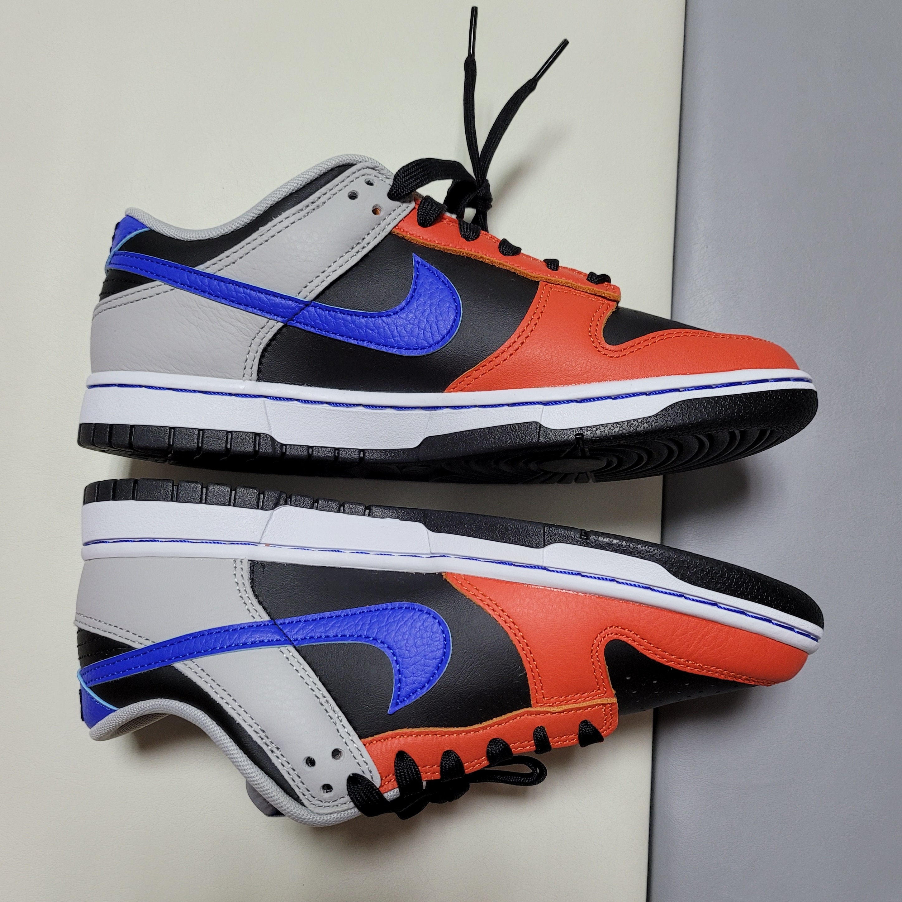 Nike x NBA Dunk Low Retro EMB Racer Blue and Orange 착용 스타일 - 2