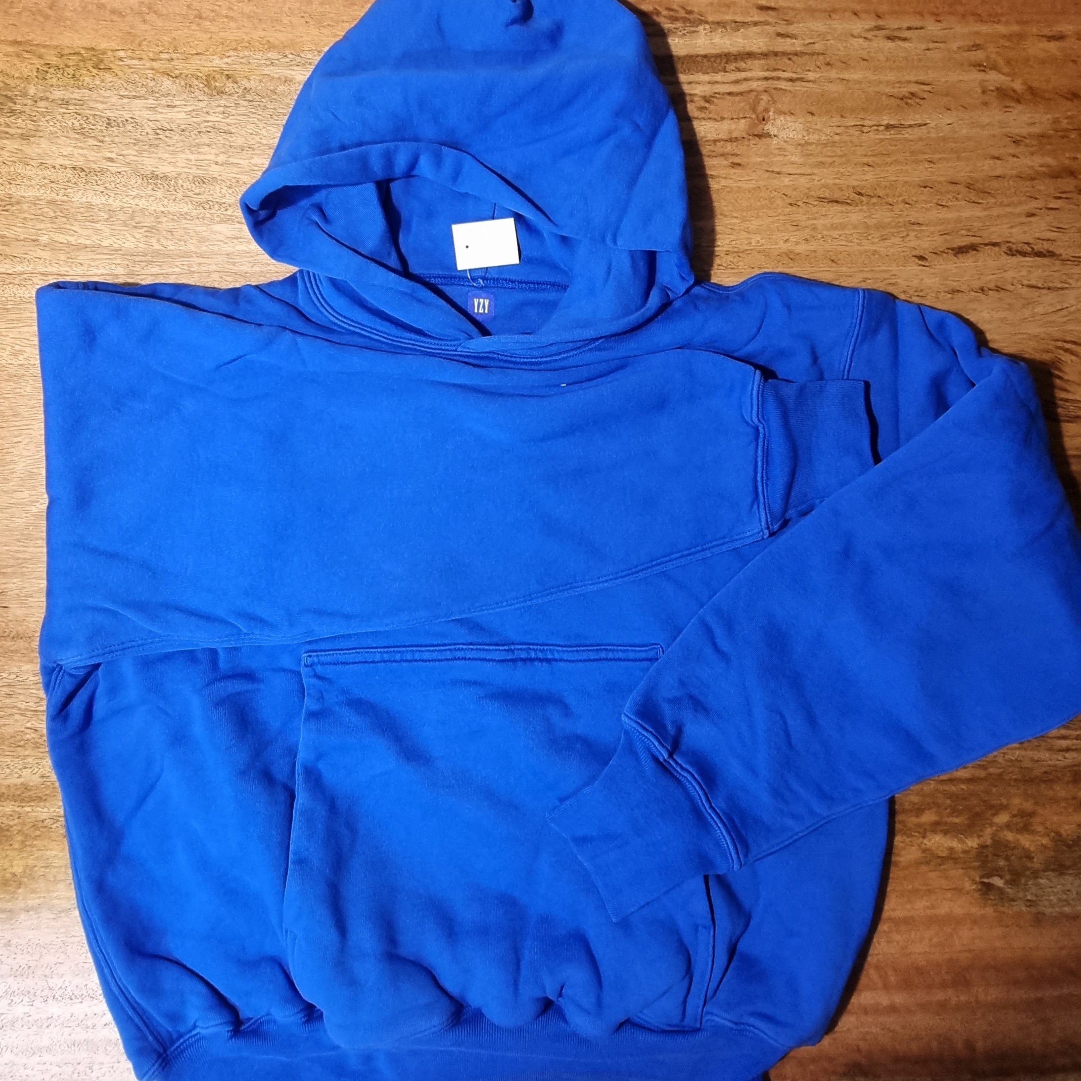 Yeezy Gap Hoodie Light Brown, Yeezy Gap Hoodie Blue 착용 스타일 - 3