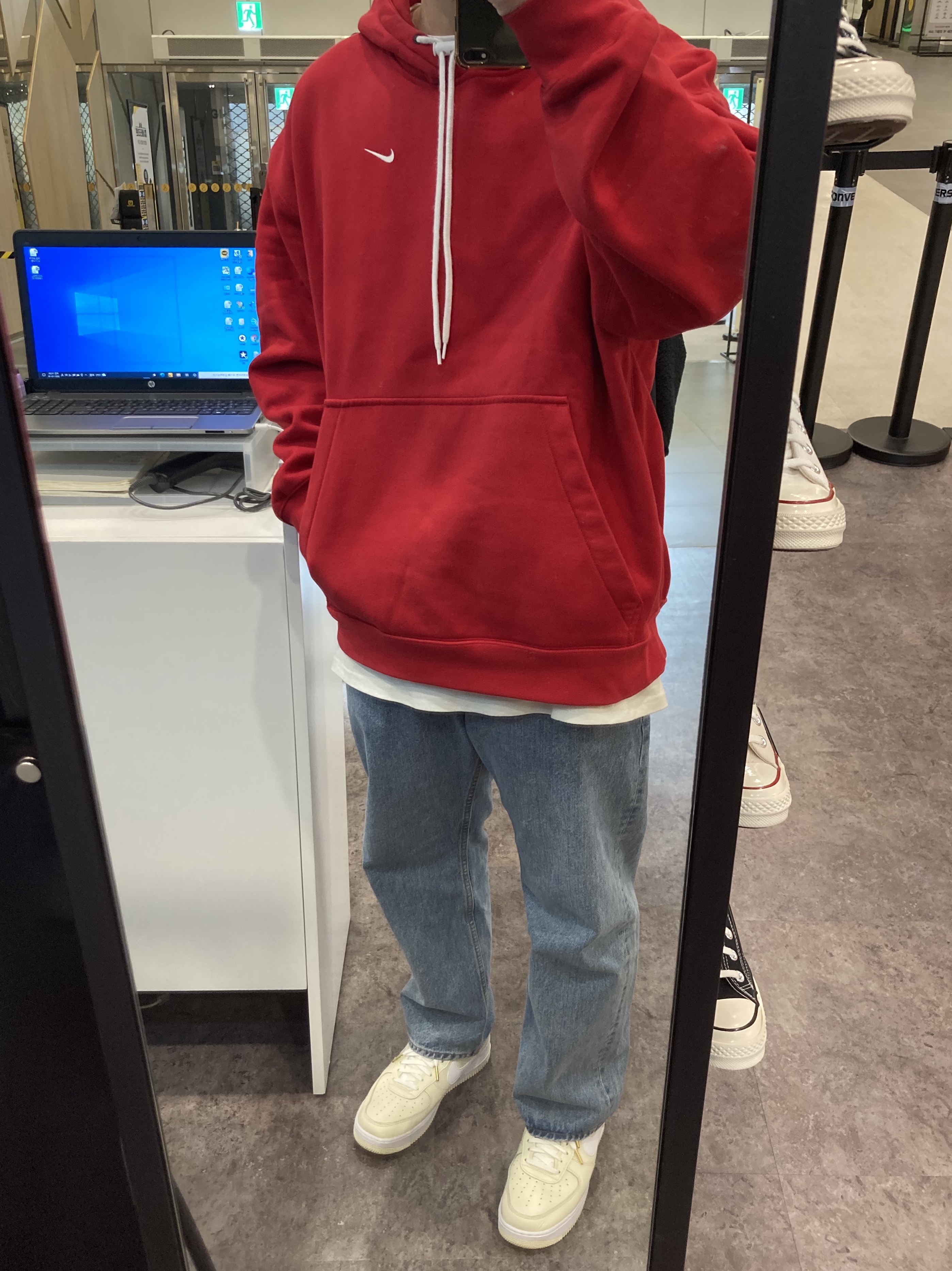 Nike Air Force 1 '07 PRM Popcorn, Nike M NRG Hoodie Red 착용 스타일