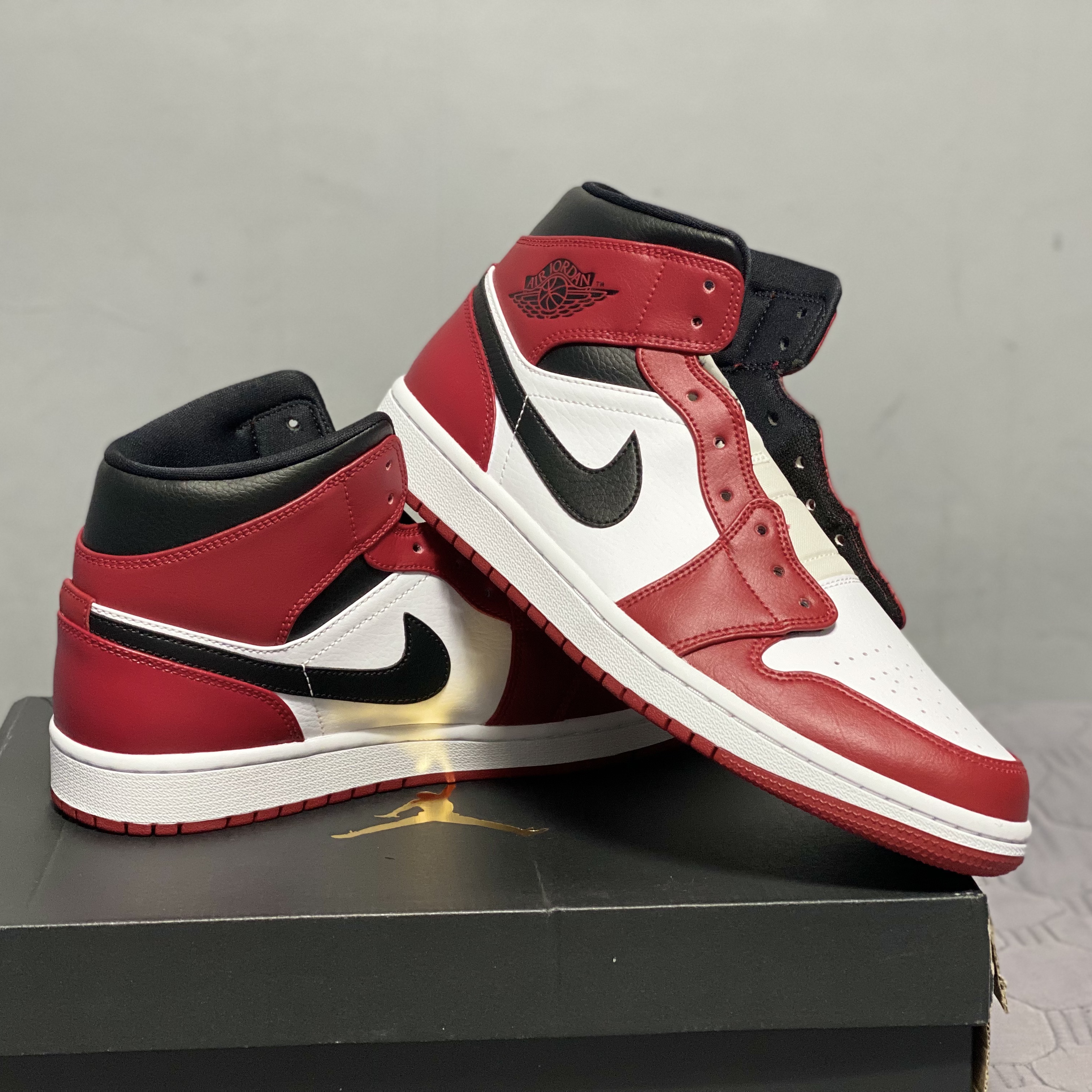 Jordan 1 Mid Chicago 2020 착용 스타일 - 2