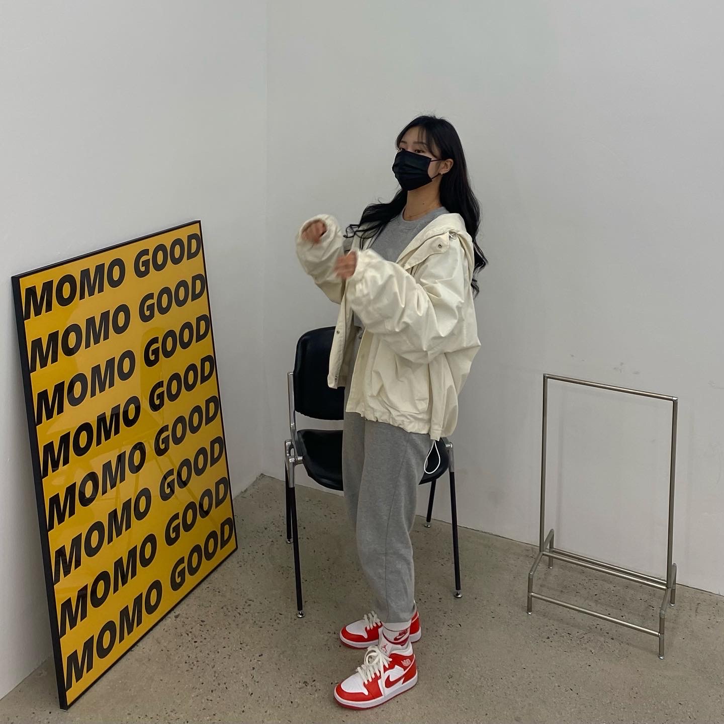 (W) Jordan 1 Mid Habanero Red 착용 스타일 - 1