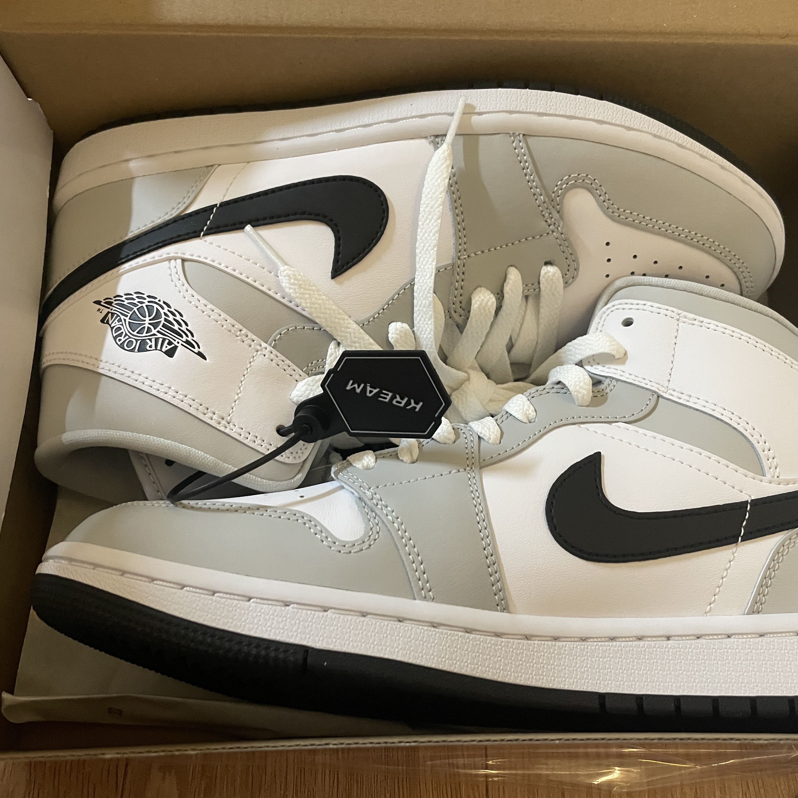 (W) Jordan 1 Mid Grey Fog 착용 스타일