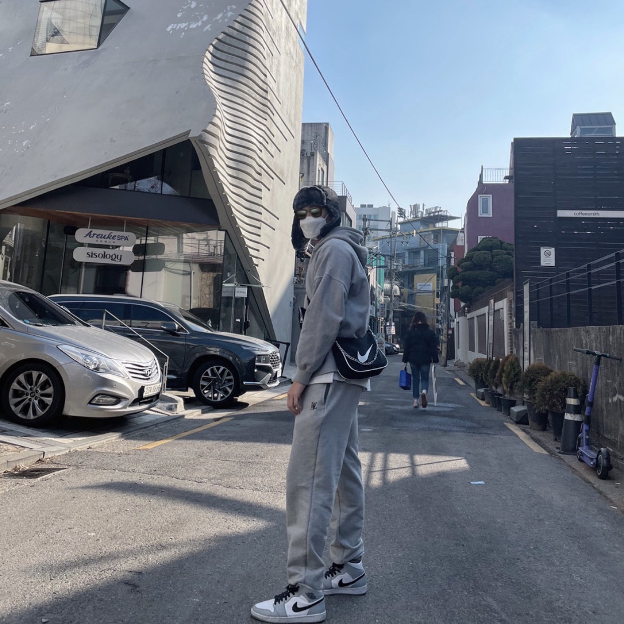 Jordan 1 Mid Light Smoke Grey 착용 스타일