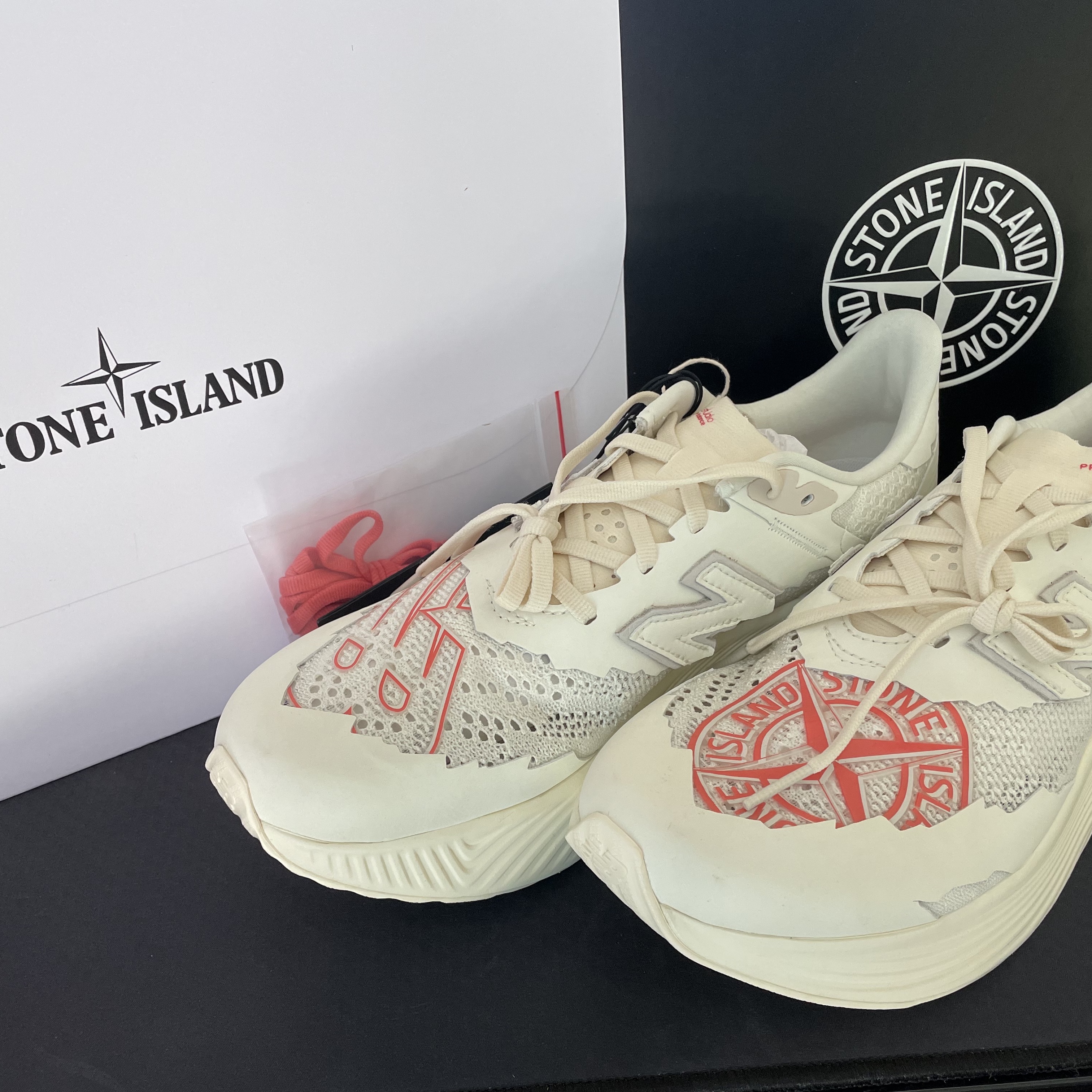 New Balance x Stone Island x Tokyo Design Studio FuelCell RC Elite v2 착용 스타일