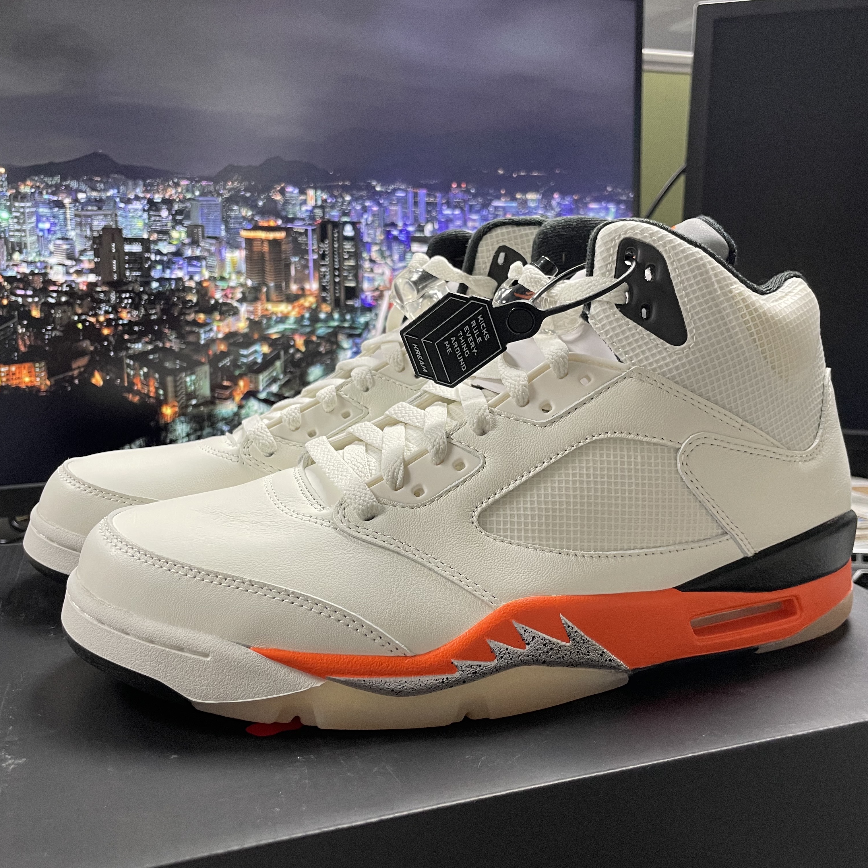 Jordan 5 Retro Orange Blaze 착용 스타일 - 1