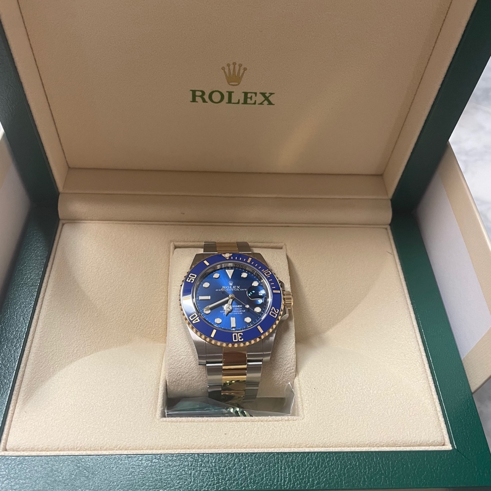 Rolex Submariner Date 41mm 126613LB Royal Blue Oyster 착용 스타일