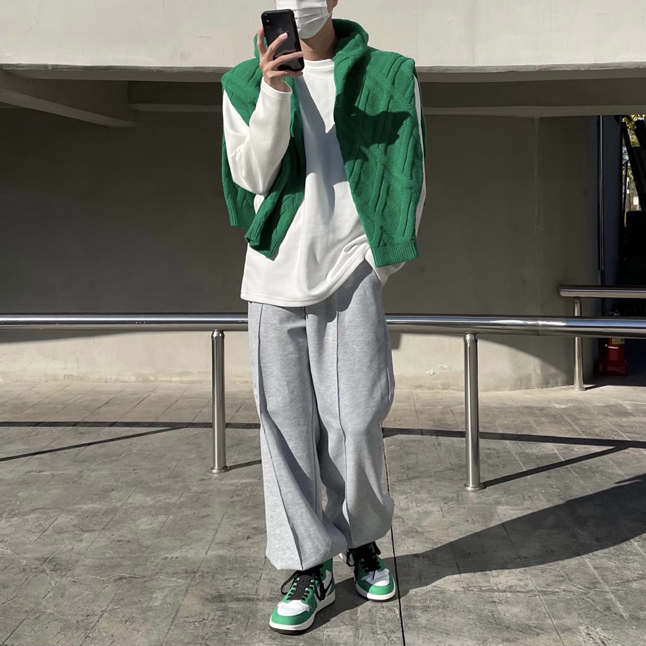 (W) Jordan 1 Retro High OG Lucky Green 착용 스타일 - 2