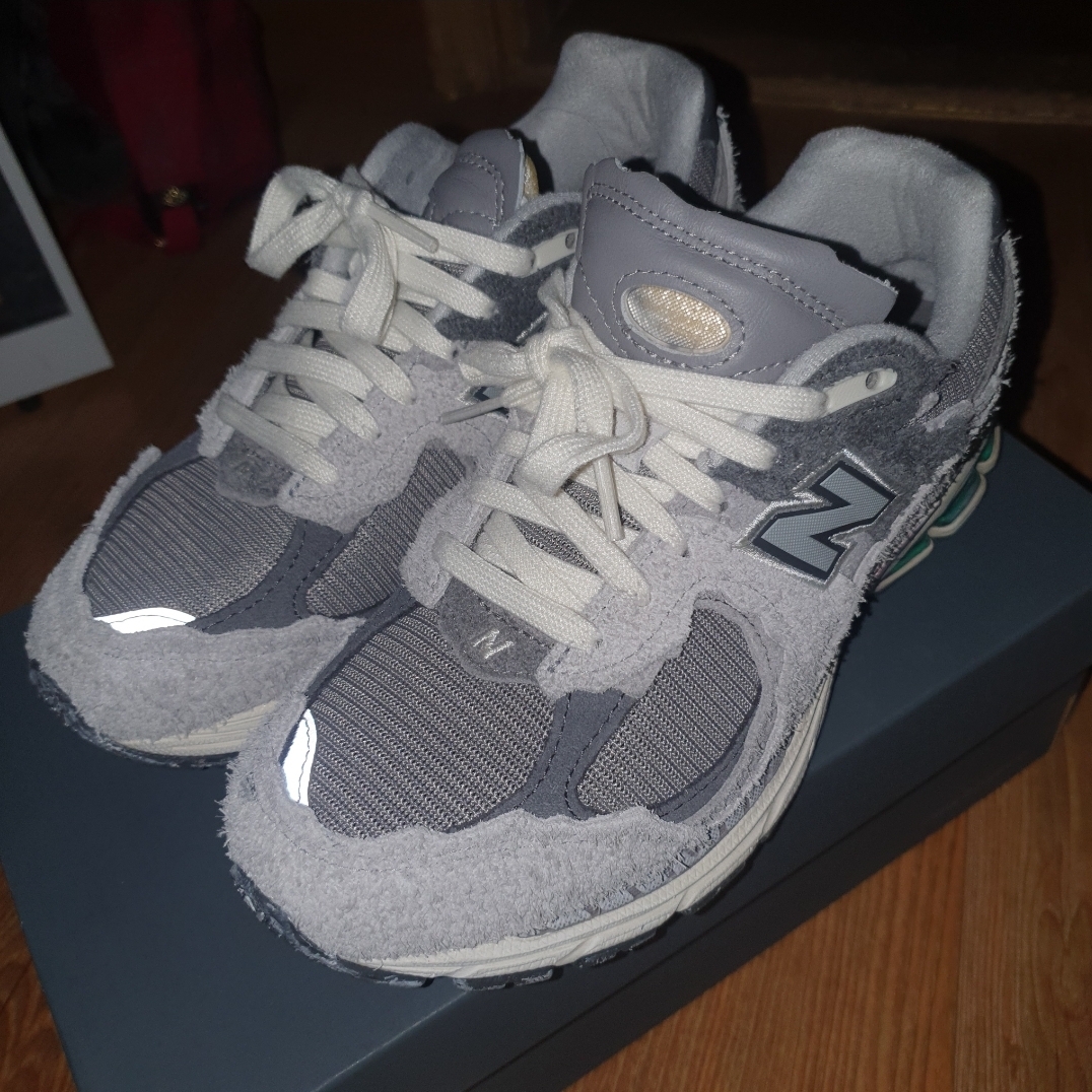 New Balance 2002R Protection Pack Rain Cloud 착용 스타일 - 2