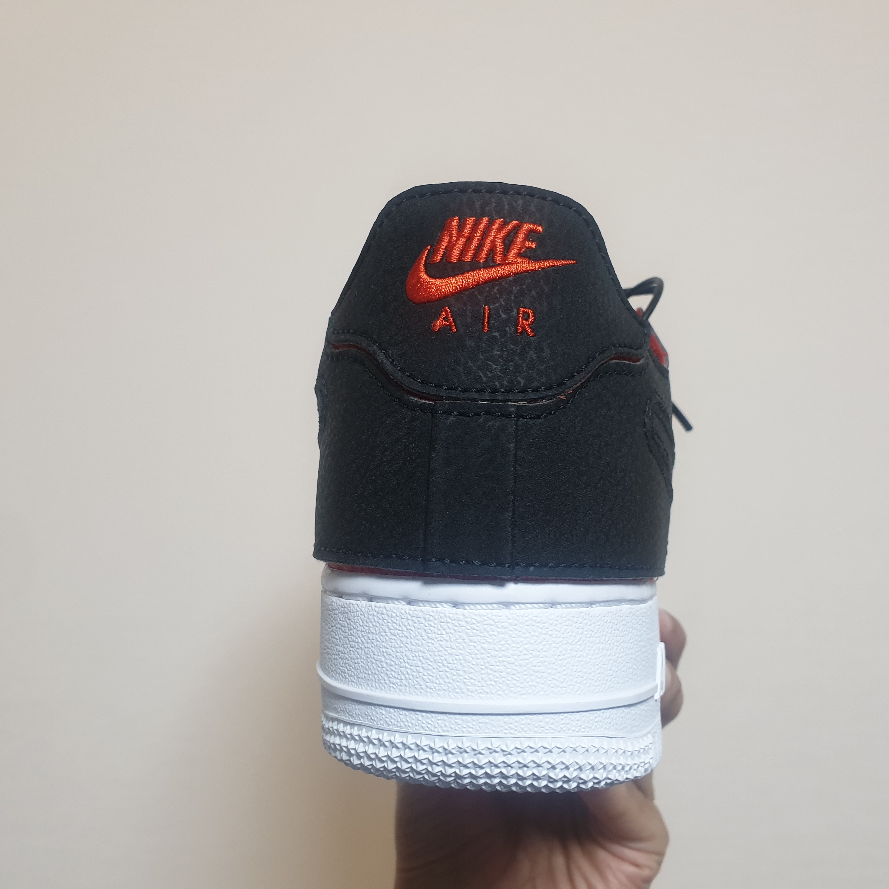 Nike Air Force 1/1 Custom Uptown 착용 스타일 - 2