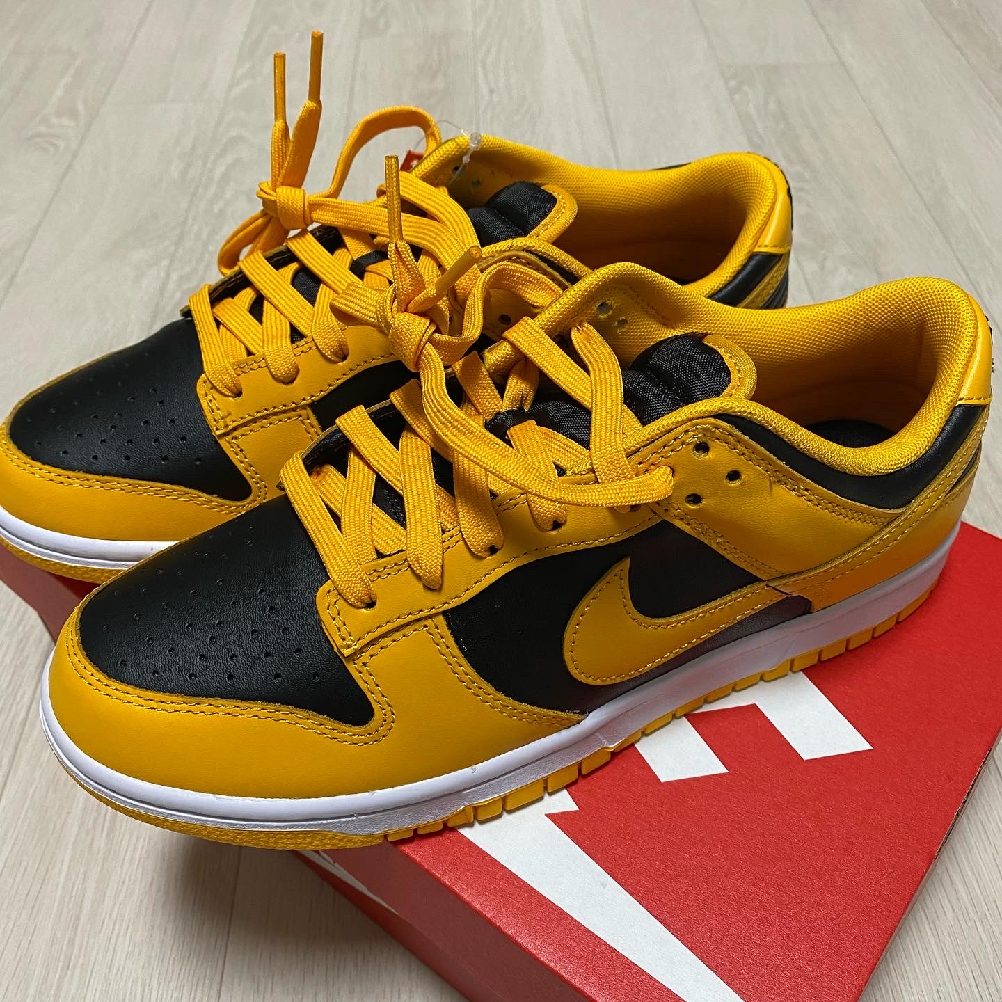 Nike Dunk Low Retro Championship Goldenrod 착용 스타일 - 1
