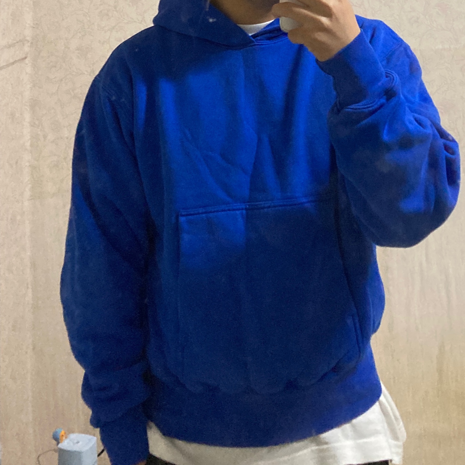 Yeezy Gap Hoodie Blue 착용 스타일