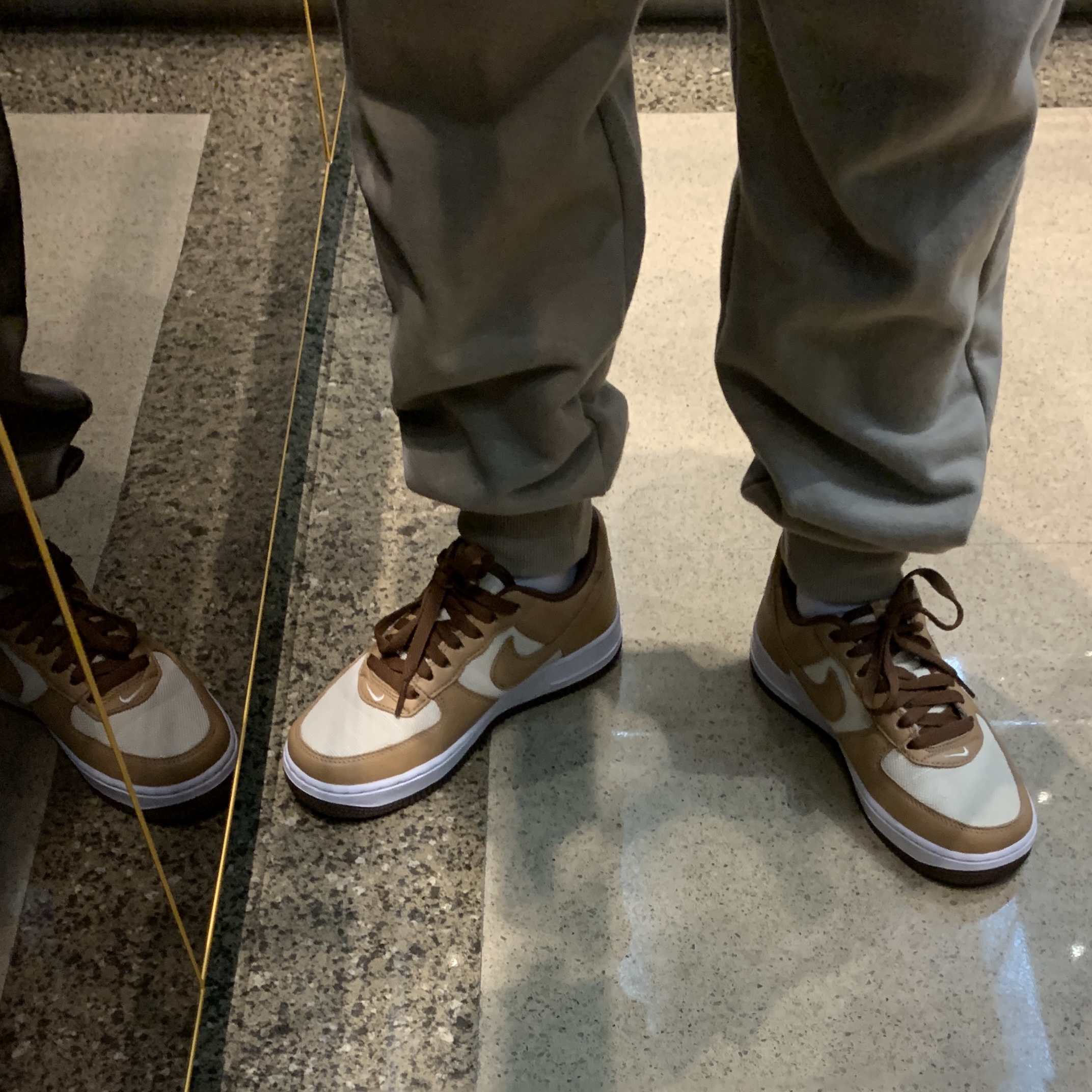 Nike Air Force 1 Low QS Acorn 2021 착용 스타일 - 1