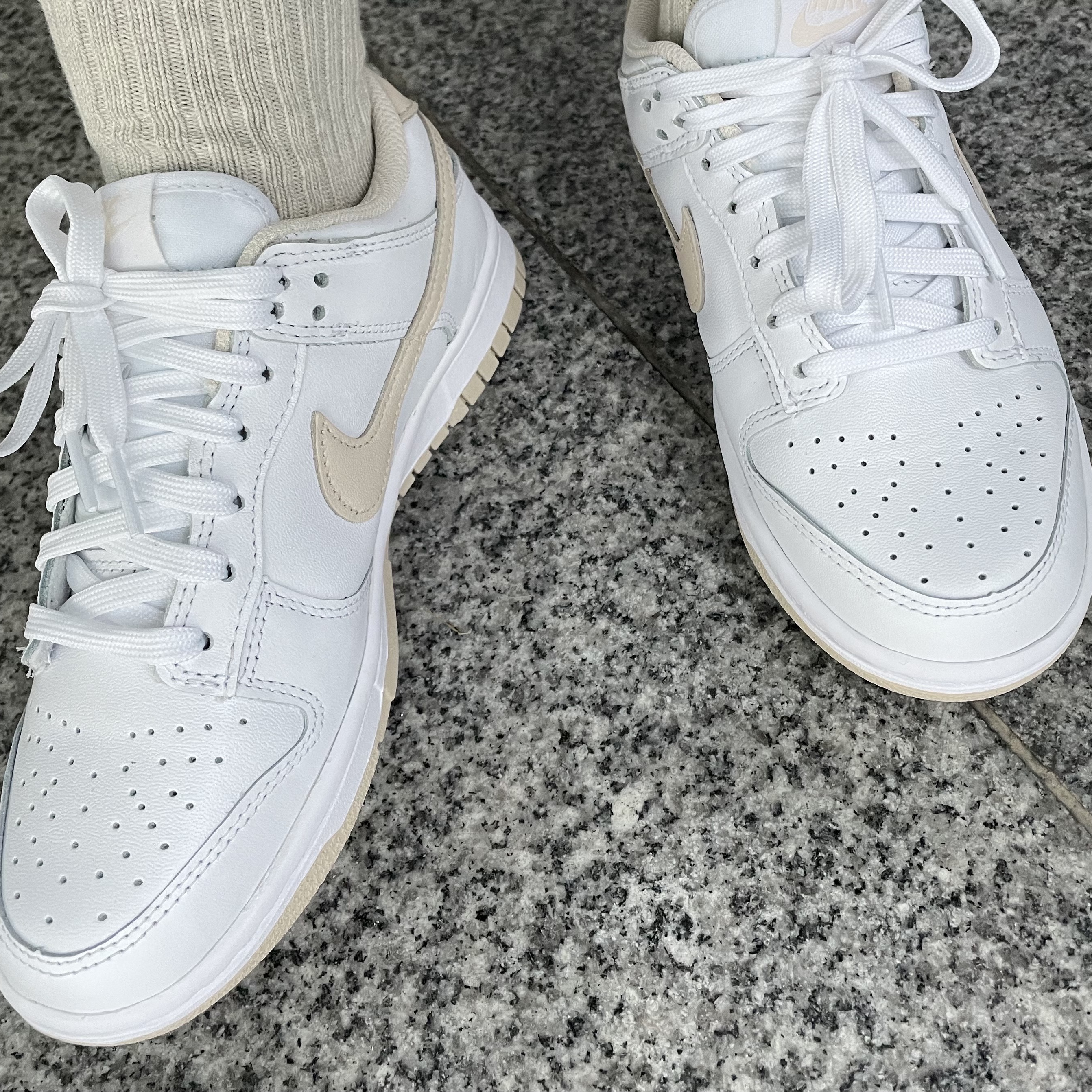 (W) Nike Dunk Low Pearl White 착용 스타일