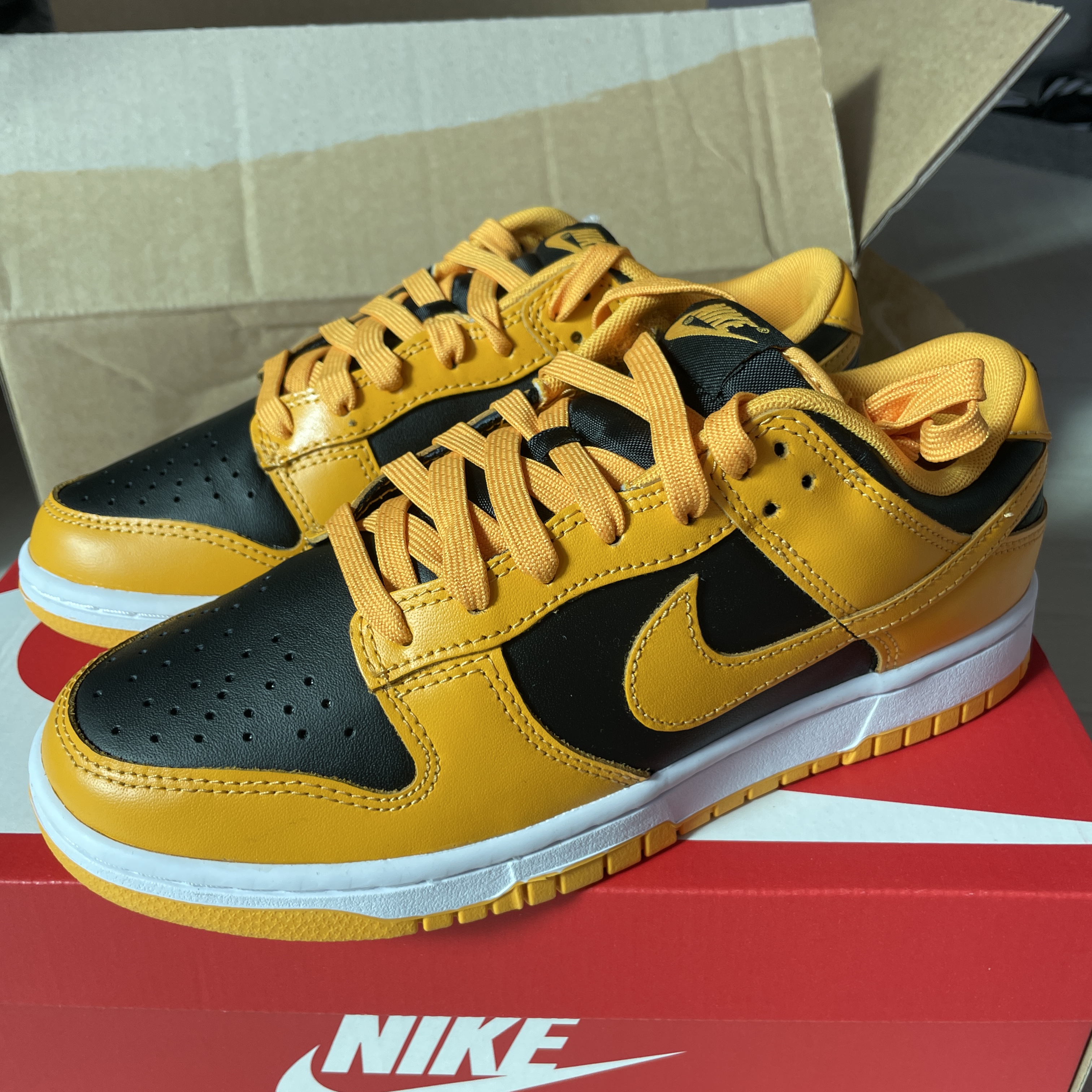 Nike Dunk Low Retro Championship Goldenrod 착용 스타일 - 2