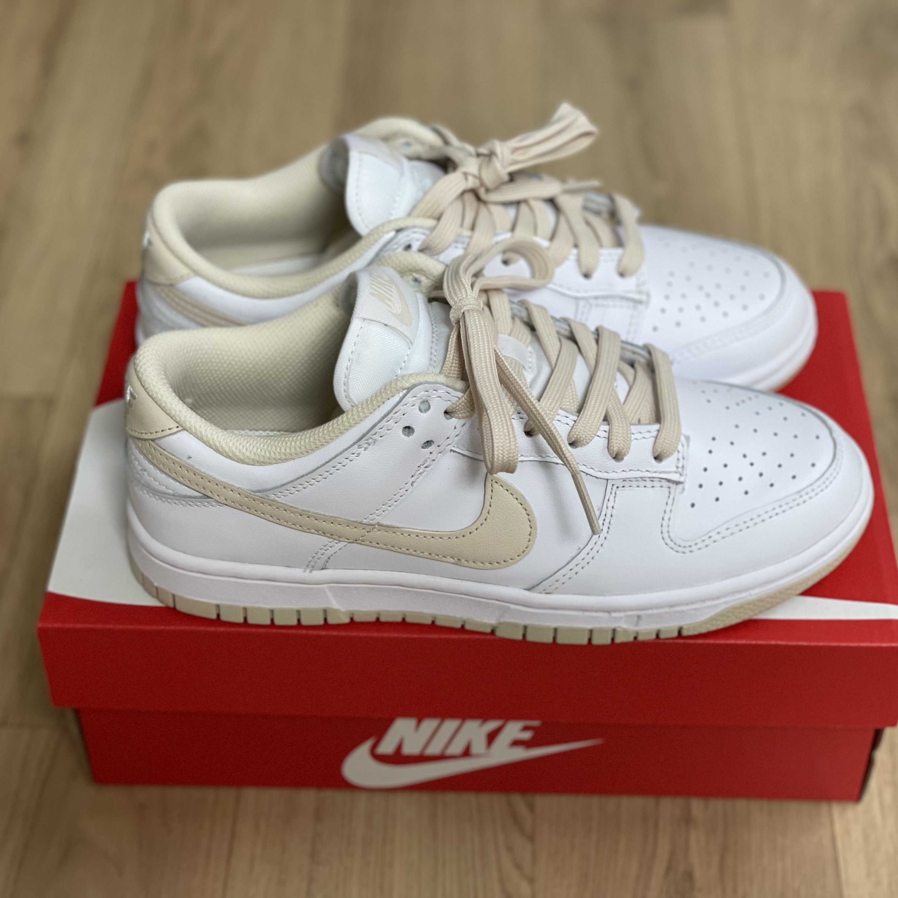 (W) Nike Dunk Low Pearl White 착용 스타일 - 1